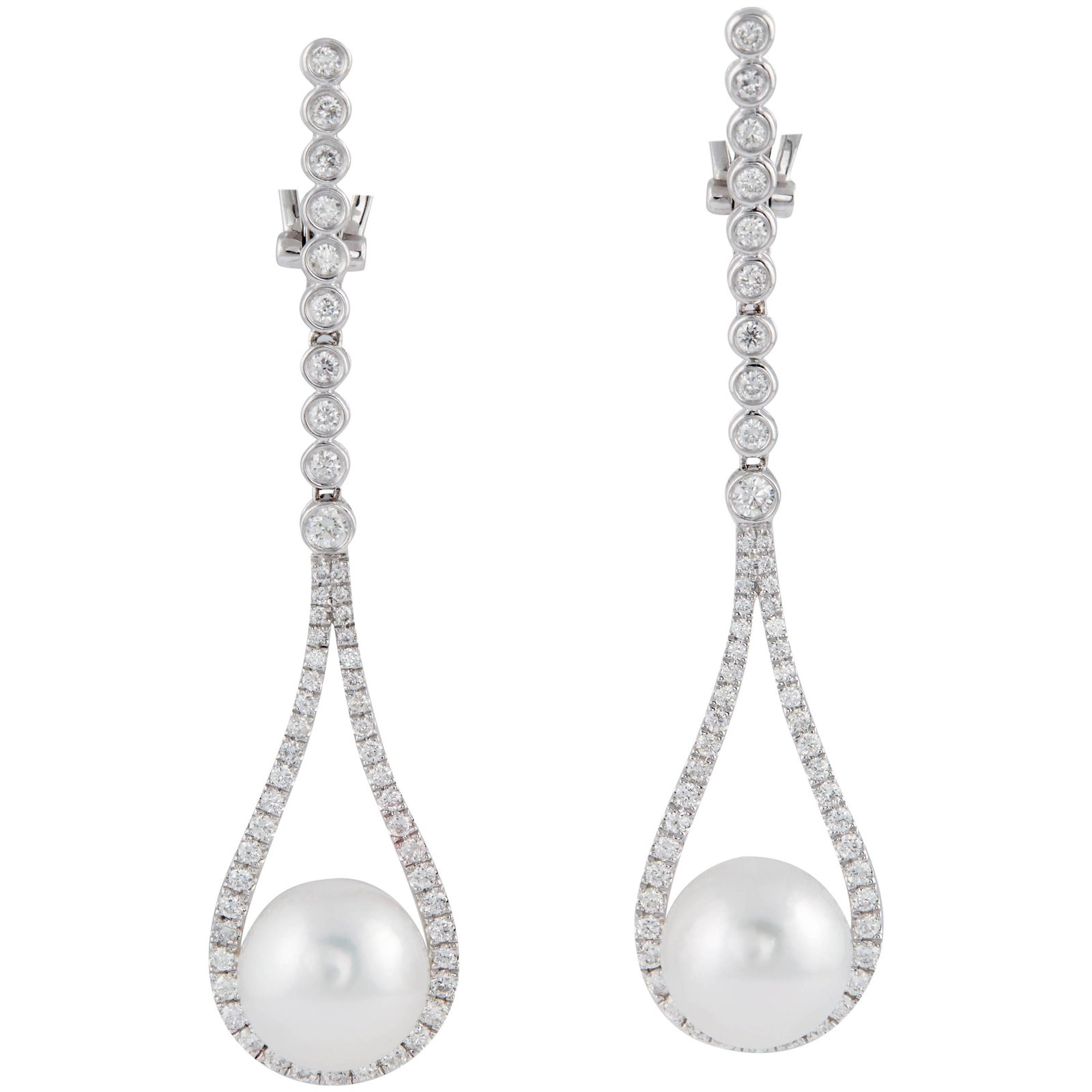 Harbor Diamonds 18K White Gold South Sea Pearl Diamond Drop Earrings: Harbor Diamonds 18K White Gold South Sea Pearl Diamond Drop Earrings These exquisite drop earrings are crafted from 18K white gold, showcasing a contemporary design that highlights two stunning South