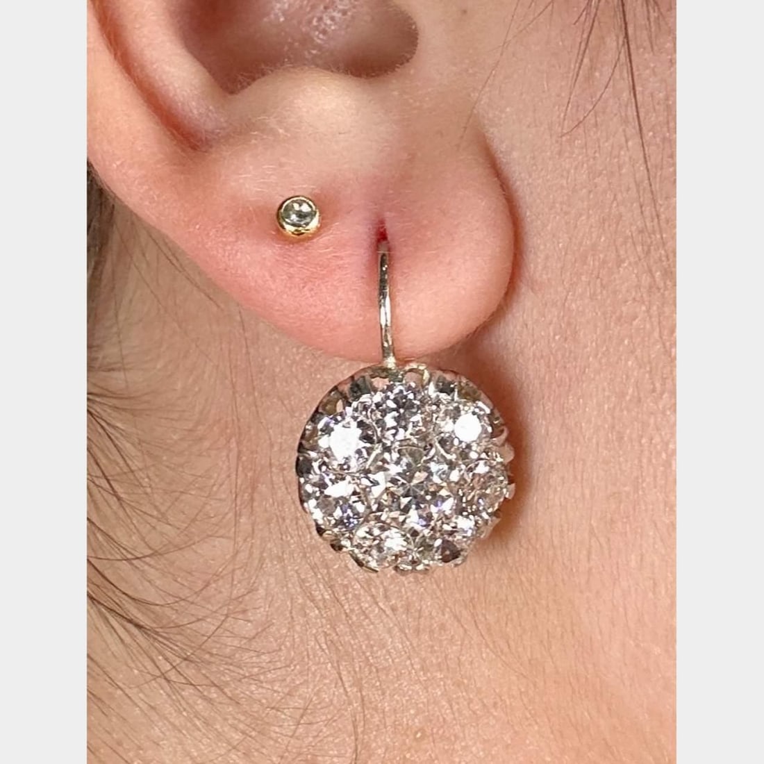 18K Platinum Diamond Earrings 3.60 Ct J-K G-I Clarity: 18K Platinum Diamond Earrings 3.60 Ct J-K G-I Clarity Elevate your elegance with these stunning 18K and Platinum diamond earrings. Featuring a total diamond weight of 3.60 carats, these earrings showc