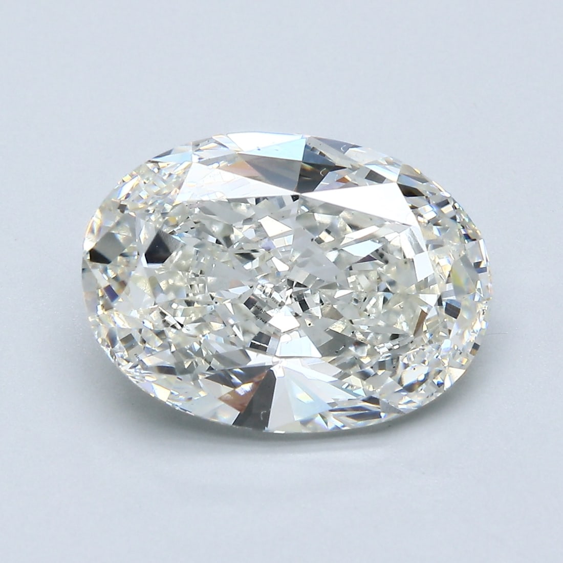 Loose Diamond - OVAL 5.01ct J VS2: Loose Diamond - OVAL 5.01ct J VS2 Source: Natural Mined Diamond Shape: OVAL Carats: 5.01 Color: J Clarity: VS2 Certification: GIA Condition: Pre-Owned PLEASE NOTE: Framed, Large, or heavy items do not