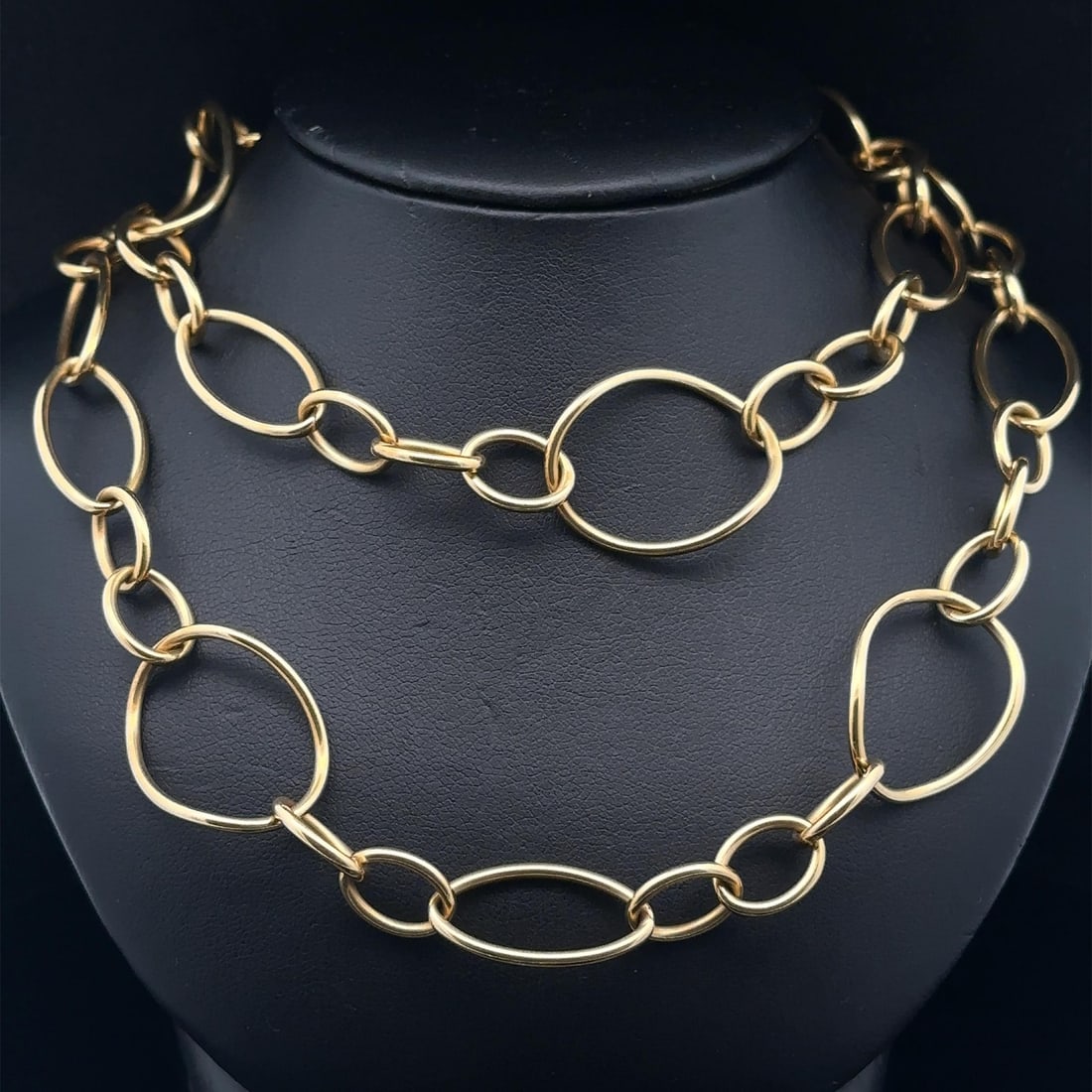 18k Yellow Gold 33.5 Inch Open Link Chain Necklace Toggle Clasp: 18k Yellow Gold 33.5 Inch Open Link Chain Necklace Toggle Clasp This exquisite 18k yellow gold chain necklace features a long, open link design perfect for layering or wearing alone. Measuring 33.5 in