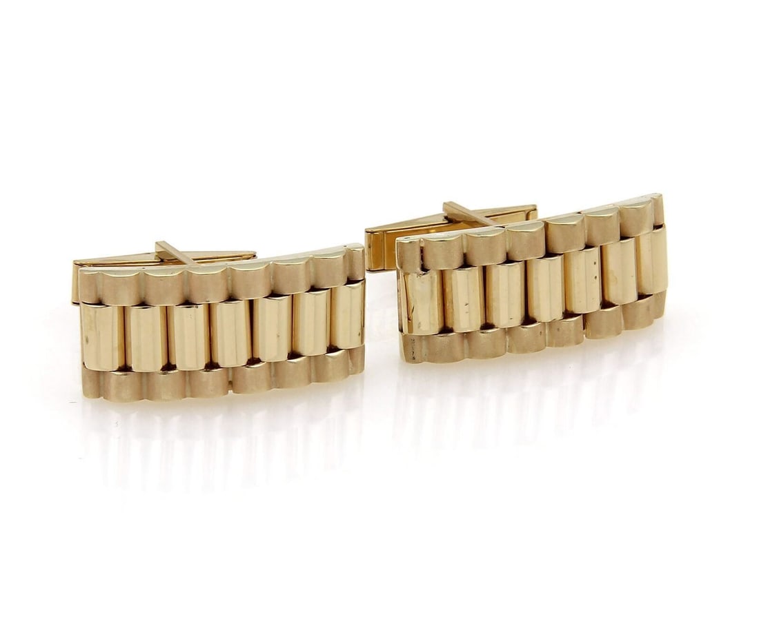Vintage 14k Yellow Gold Long Link Cufflinks for Men: Vintage 14k Yellow Gold Long Link Cufflinks for Men These vintage cufflinks are crafted from genuine 14k yellow gold and feature an elegant long link design. Their intricate craftsmanship and classic