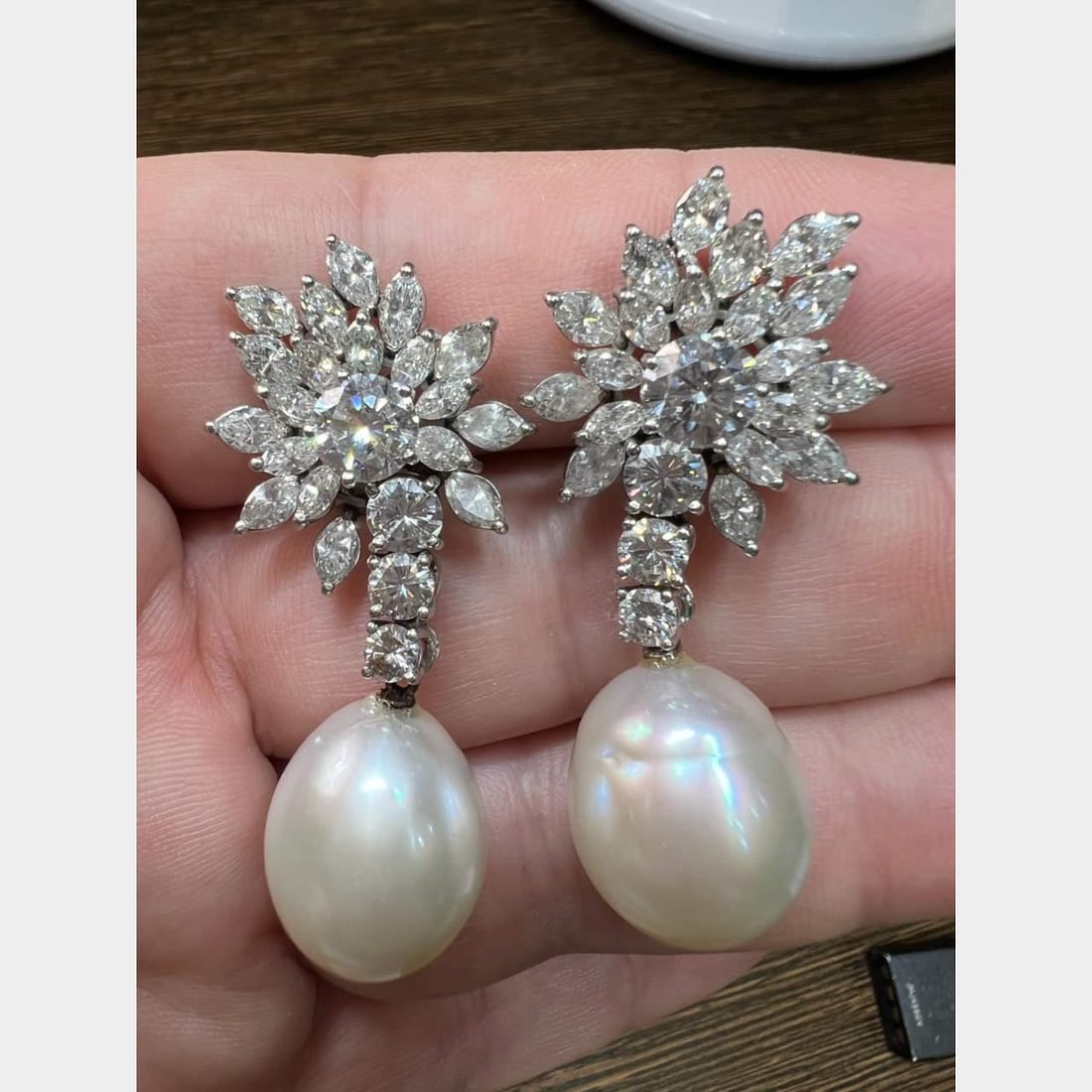 Platinum 10.10 Ct Diamond Earrings with South Sea Pearls: Platinum 10.10 Ct Diamond Earrings with South Sea Pearls Elevate your elegance with these stunning Platinum Earrings featuring a total diamond weight of 10.10 Ct and exquisite South Sea Pearls. Each e