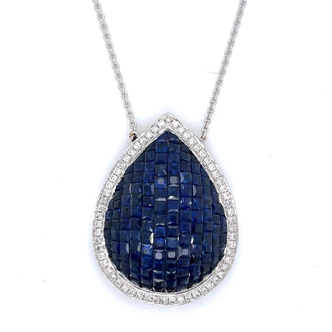 18K White Gold Sapphire Diamond Pendant with 14K White Gold Chain: 18K White Gold Sapphire Diamond Pendant with 14K White Gold Chain This exquisite pendant features a stunning combination of 18K white gold, sapphires, and diamonds. The pendant is adorned with 136 sap