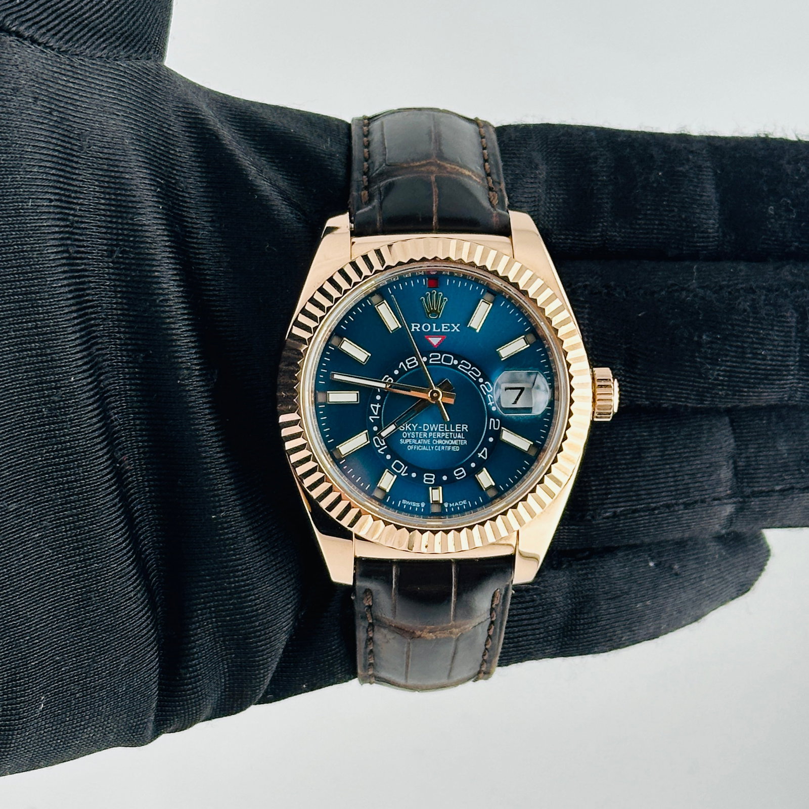 Rolex 326135 Sky Dweller Blue Dial Leather Strap White Card 2015: Rolex 326135 Sky Dweller Blue Dial Leather Strap White Card 2015 This Rolex Sky-Dweller features an Aftermarket blue dial, complemented by a fluted bezel and a leather bracelet. The watch is identifie