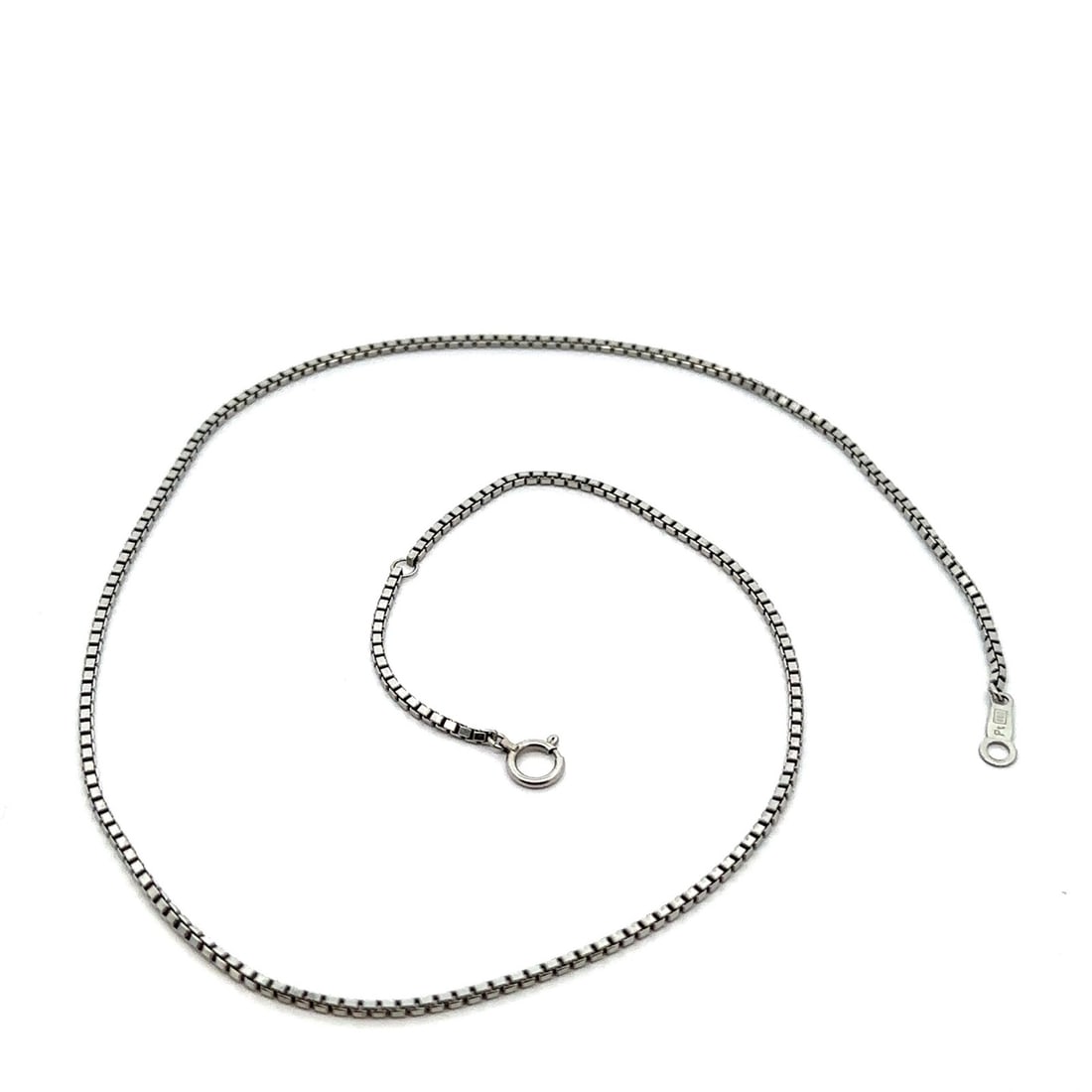 Vintage Platinum 16 Inch 1.5mm Box Link Chain Necklace: Vintage Platinum 16 Inch 1.5mm Box Link Chain Necklace This vintage platinum box link chain necklace is a stunning piece that exemplifies timeless elegance. Measuring 16 inches in length and featuring