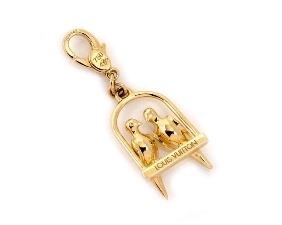 18k Yellow Gold Pendant with Two Birds on Perch by Louis Vuitton: 18k Yellow Gold Pendant with Two Birds on Perch by Louis Vuitton This Louis Vuitton pendant is crafted from 18k yellow gold and features a dangle charm design with two birds perched on a branch. The p