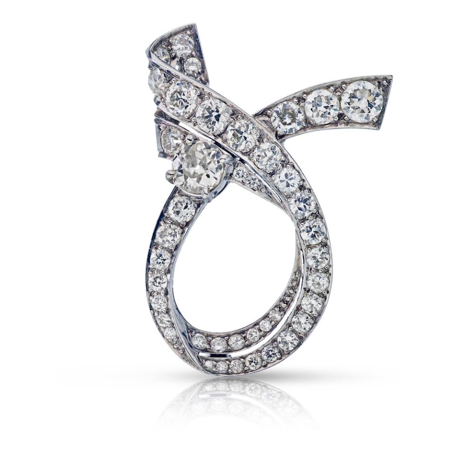 Platinum 5.00 Carat Old-European Cut Diamond Ribbon Brooch 1935: Platinum 5.00 Carat Old-European Cut Diamond Ribbon Brooch 1935 This exquisite ribbon brooch, crafted in platinum, features a stunning 5.00 carat Old-European Cut diamond that radiates brilliance. Wei