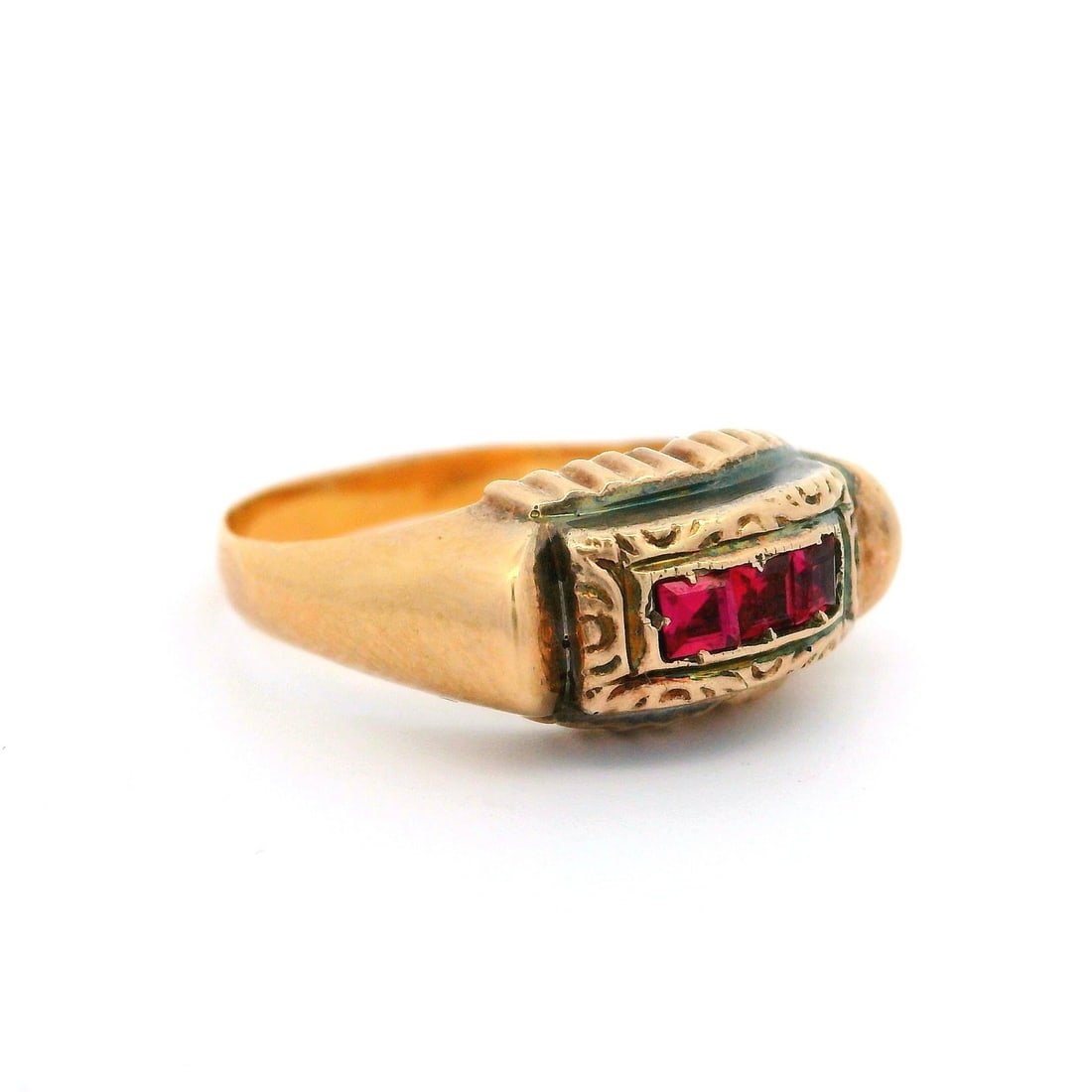Antique Victorian 18k Yellow Gold Band Ring with Synthetic Ruby: Antique Victorian 18k Yellow Gold Band Ring with Synthetic Ruby This exquisite Antique Victorian band ring features a stunning design crafted from solid 18k yellow gold. The ring showcases three synth
