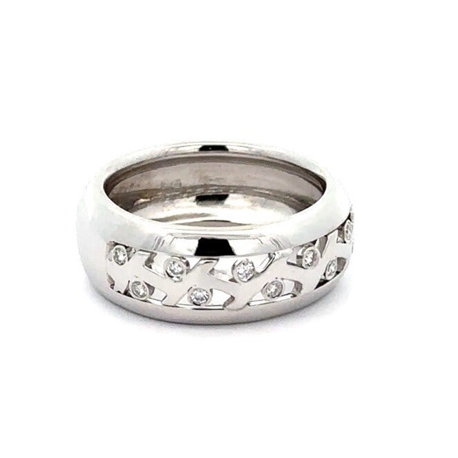 Estate 18K White Gold Diamond Bezel Wide Dome Band Ring Size 7.5: Estate 18K White Gold Diamond Bezel Wide Dome Band Ring Size 7.5 This exquisite estate ring features a stunning design crafted from 18K white gold, showcasing a wide dome band adorned with ten natural