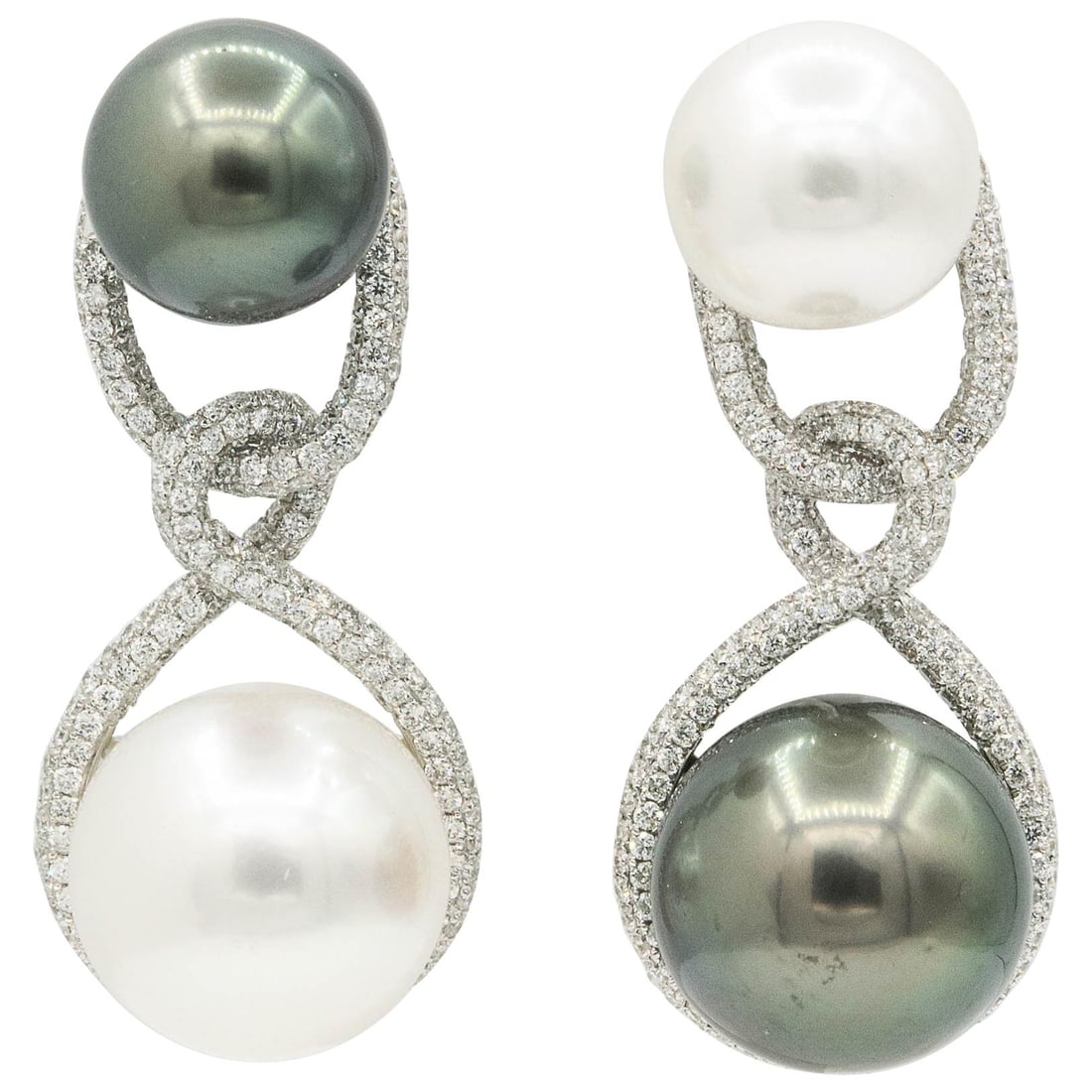 Harbor Diamonds 18K Gold South Sea Tahitian Pearl Drop Earrings 1.90 Carats: Harbor Diamonds 18K Gold South Sea Tahitian Pearl Drop Earrings 1.90 Carats Elevate your elegance with these stunning Opposite South Sea Tahitian Cultured Pearl Drop Earrings. Crafted in luxurious 18K