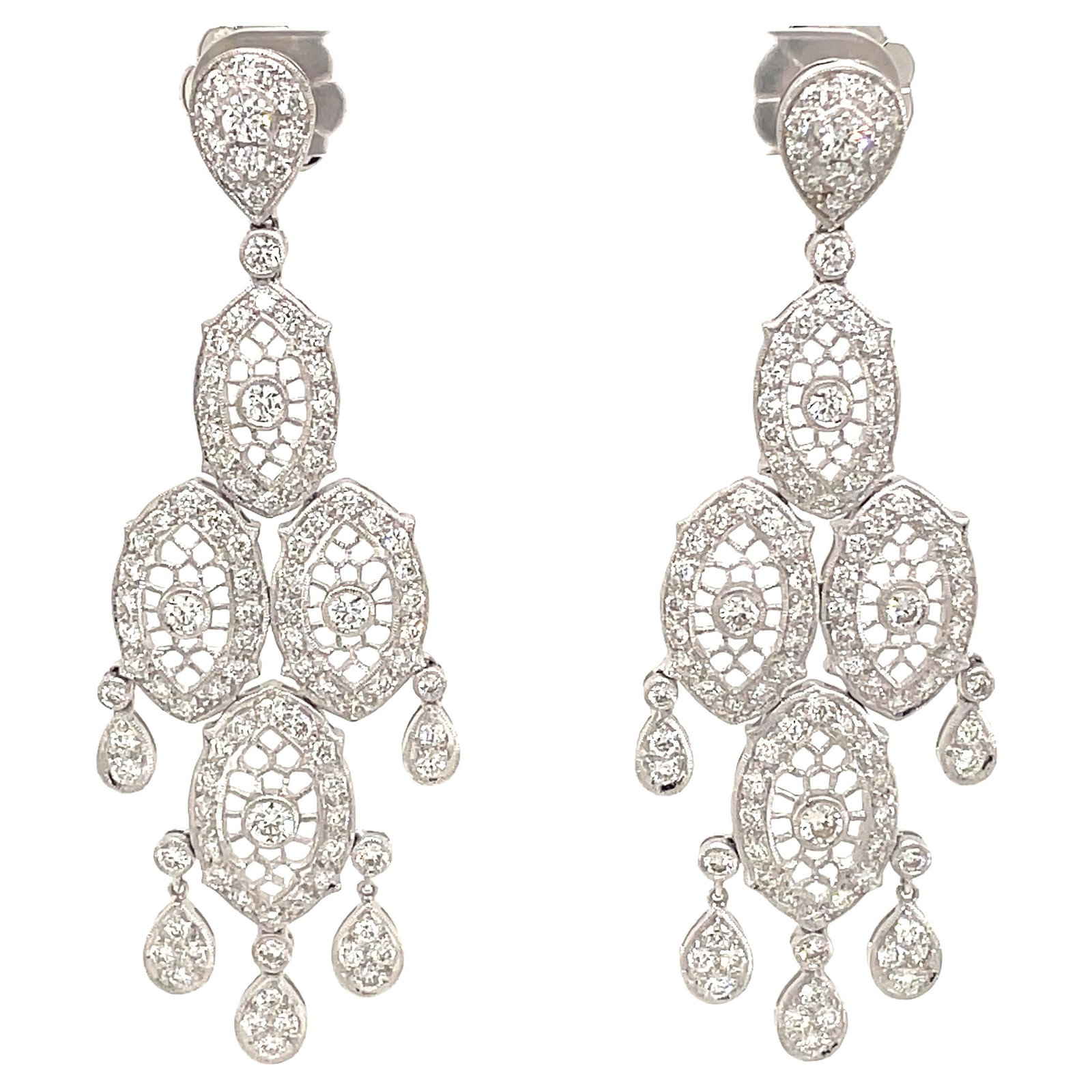 Edwardian 4.01ct Diamond Chandelier Earrings in 18k White Gold: Edwardian 4.01ct Diamond Chandelier Earrings in 18k White Gold Discover these stunning Edwardian-style chandelier earrings crafted from 18k white gold. Featuring a total of 204 round brilliant diamond