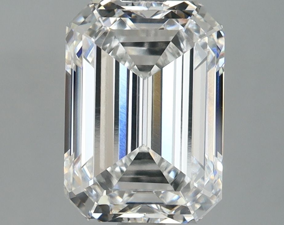 Loose Diamond - EMERALD 3.1ct E VVS2: Loose Diamond - EMERALD 3.1ct E VVS2 Source: This is a real non-mined Diamond that has been grown in a lab Shape: EMERALD Carats: 3.1 Color: E Clarity: VVS2 Certification: IGI Video: