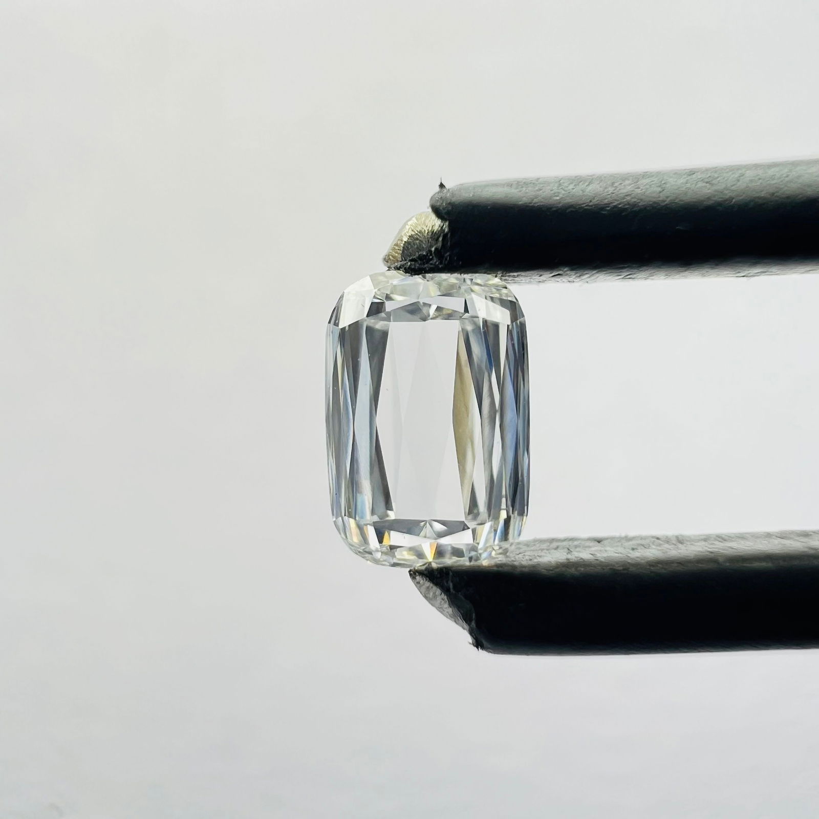 Loose Diamond - OTHER 0.25ct Brown VVS2: Loose Diamond - OTHER 0.25ct Brown VVS2 Source: This is a real non-mined Diamond that has been grown in a lab Shape: OTHER Carats: 0.25 Color: Brown Certification: NONE PLEASE NOTE: Framed, Large, or