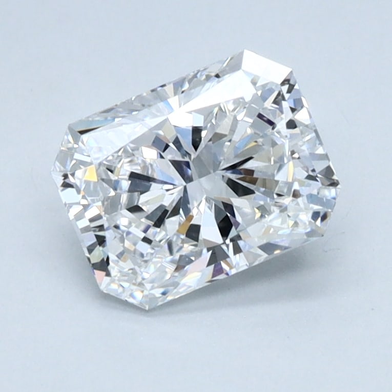 Loose Diamond - RADIANT 1ct D VVS2: Loose Diamond - RADIANT 1ct D VVS2 Source: This is a real non-mined Diamond that has been grown in a lab Shape: RADIANT Carats: 1 Color: D Clarity: VVS2 Certification: GIA Condition: Pre-Owned PLEASE