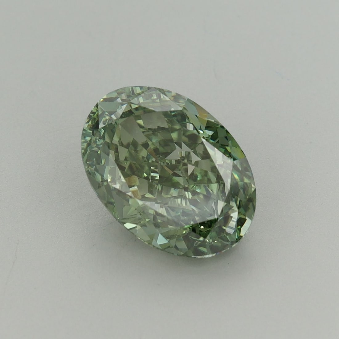 Loose Diamond - OVAL 3.21ct Fancy Vivid Green VVS2: Loose Diamond - OVAL 3.21ct Fancy Vivid Green VVS2 Source: This is a real non-mined Diamond that has been grown in a lab Shape: OVAL Carats: 3.21 Color: Fancy Vivid Green Certification: IGI Video: