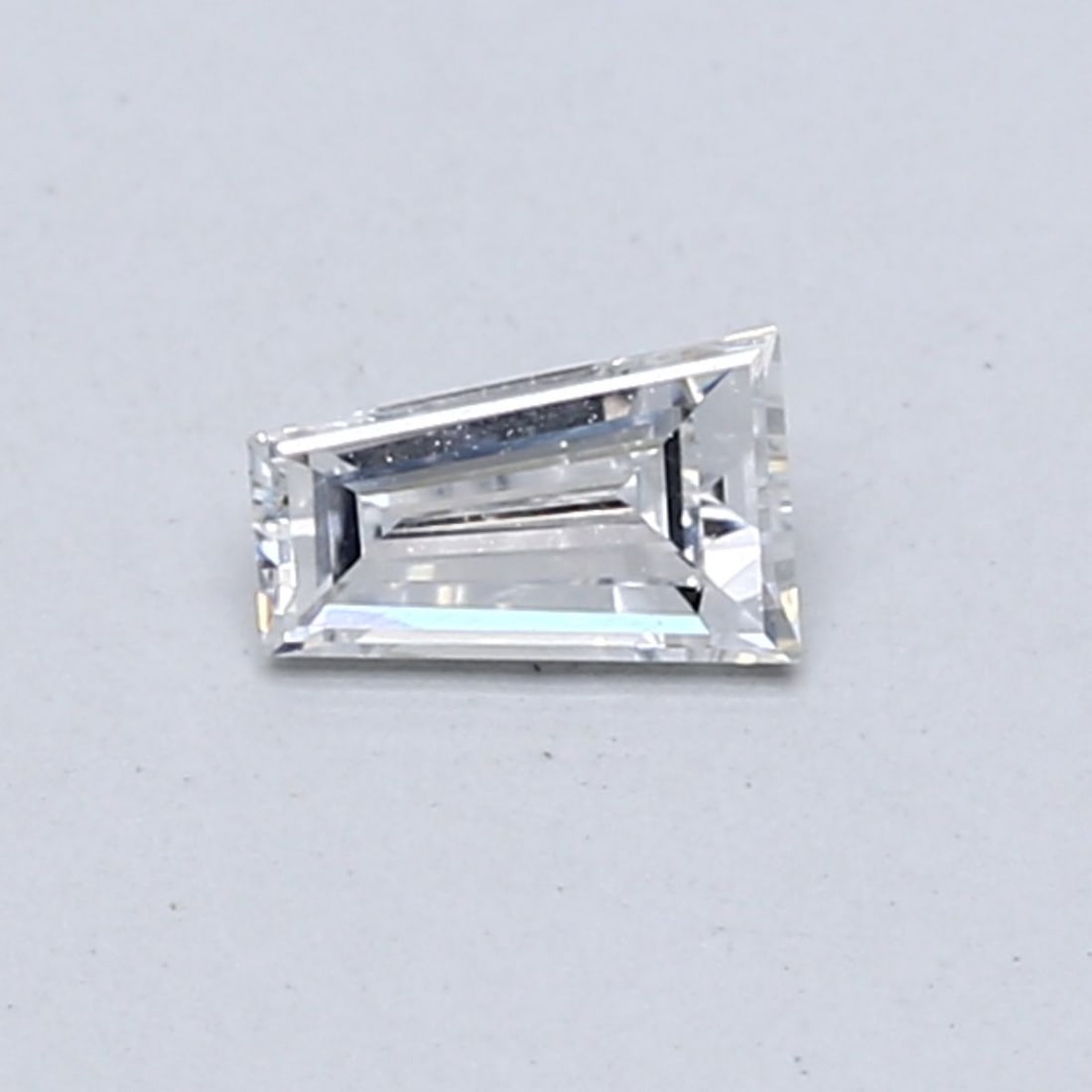 Loose Diamond - TAPERED BAGUETTE 0.24ct E VVS2: Loose Diamond - TAPERED BAGUETTE 0.24ct E VVS2 Source: This is a real non-mined Diamond that has been grown in a lab Shape: TAPERED BAGUETTE Carats: 0.24 Color: E Clarity: VVS2 Certification: NONE Vid