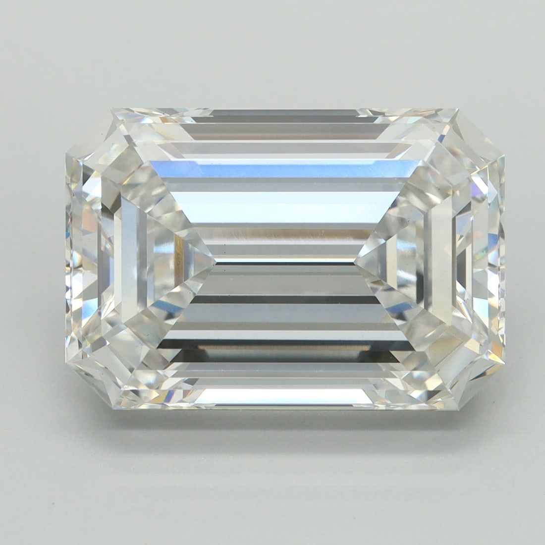 Loose Diamond - EMERALD 10.1ct G VS1: Loose Diamond - EMERALD 10.1ct G VS1 Source: This is a real non-mined Diamond that has been grown in a lab Shape: EMERALD Carats: 10.1 Color: G Clarity: VS1 Certification: IGI Condition: Pre-Owned PLE