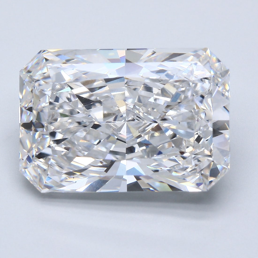 Loose Diamond - RADIANT 14.04ct F VS1: Loose Diamond - RADIANT 14.04ct F VS1 Source: This is a real non-mined Diamond that has been grown in a lab Shape: RADIANT Carats: 14.04 Color: F Clarity: VS1 Certification: GIA Condition: Pre-Owned P