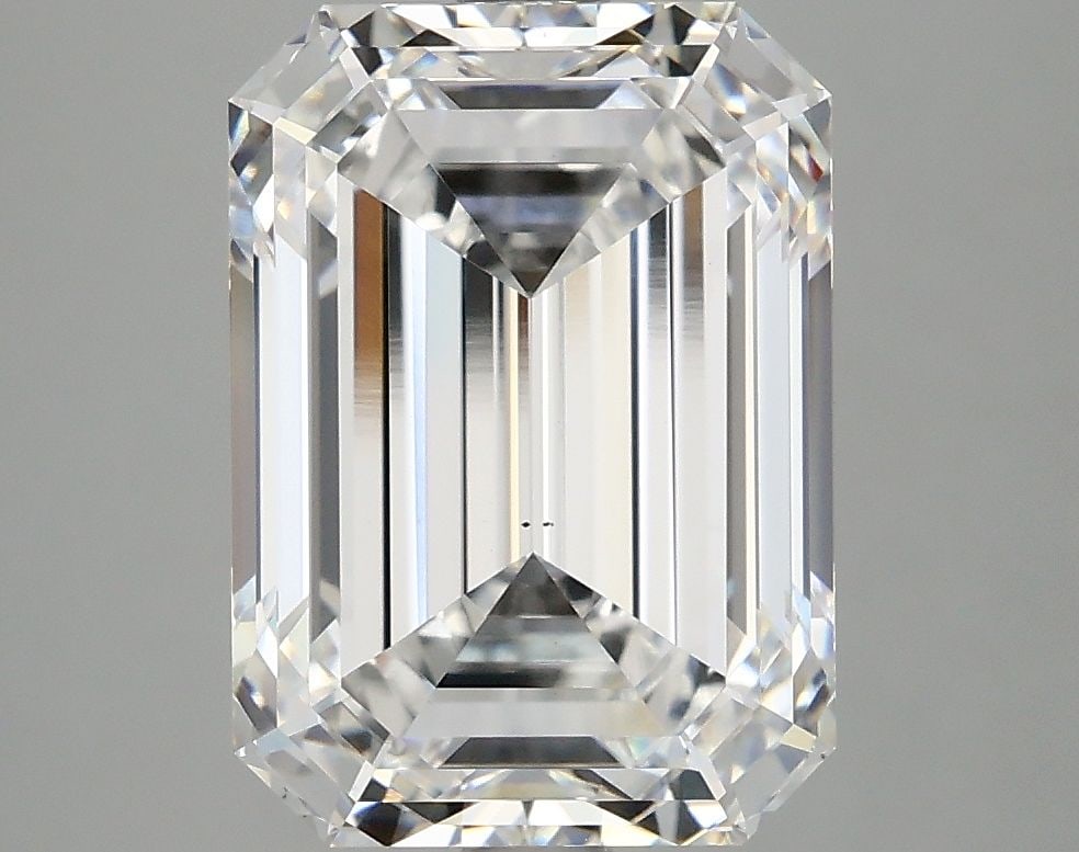 Loose Diamond - EMERALD 5.08ct E VS1: Loose Diamond - EMERALD 5.08ct E VS1 Source: This is a real non-mined Diamond that has been grown in a lab Shape: EMERALD Carats: 5.08 Color: E Clarity: VS1 Certification: IGI Video:
