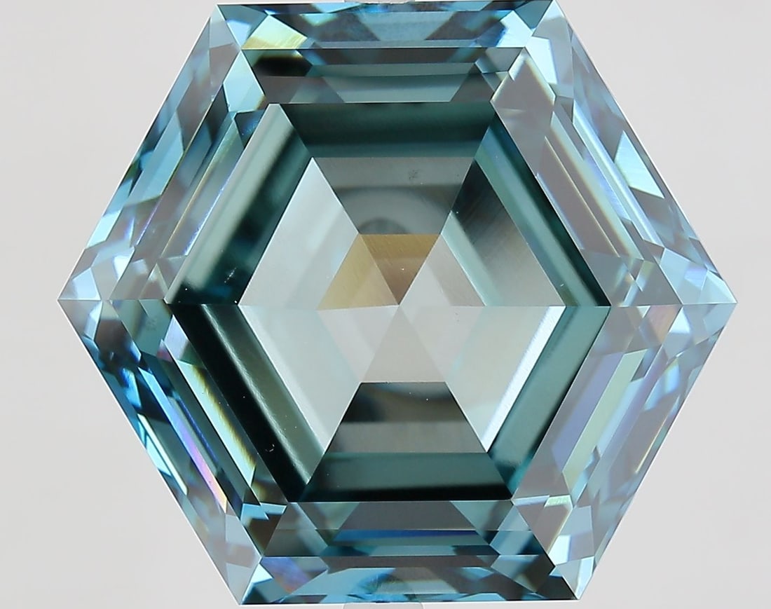 Loose Diamond - HEXAGONAL 20.0ct Fancy Vivid Blue VS2: Loose Diamond - HEXAGONAL 20.0ct Fancy Vivid Blue VS2 Source: This is a real non-mined Diamond that has been grown in a lab Shape: HEXAGONAL Carats: 20.0 Color: Fancy Vivid Blue Certification: IGI Vid