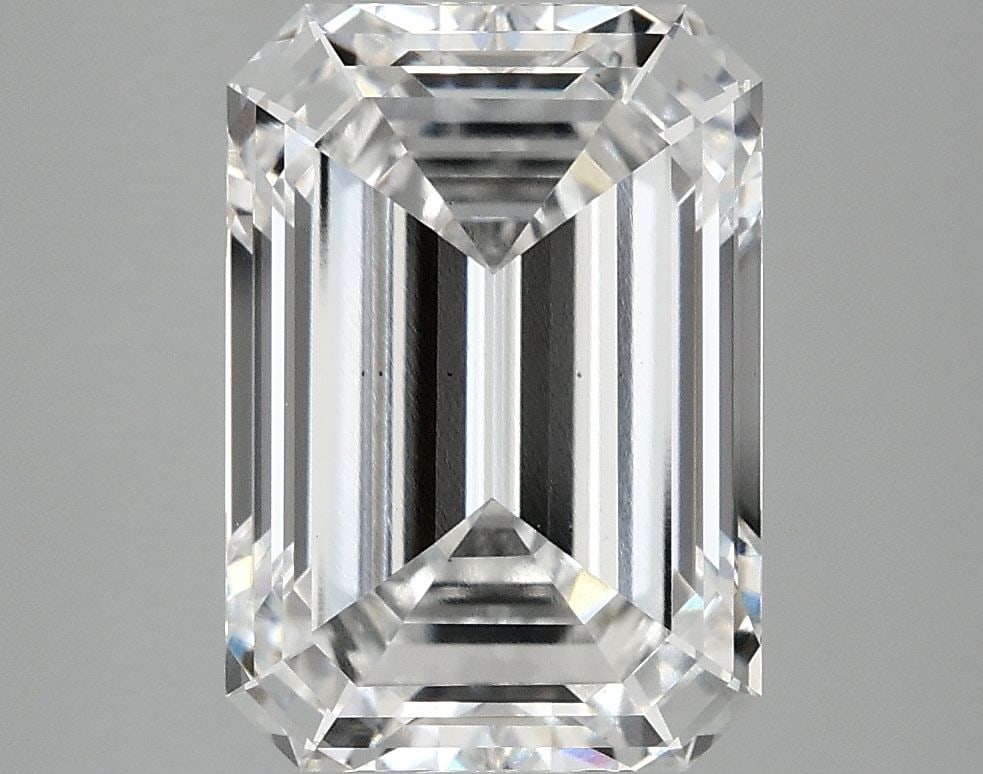Loose Diamond - EMERALD 4.1ct E VS1: Loose Diamond - EMERALD 4.1ct E VS1 Source: This is a real non-mined Diamond that has been grown in a lab Shape: EMERALD Carats: 4.1 Color: E Clarity: VS1 Certification: IGI Video:
