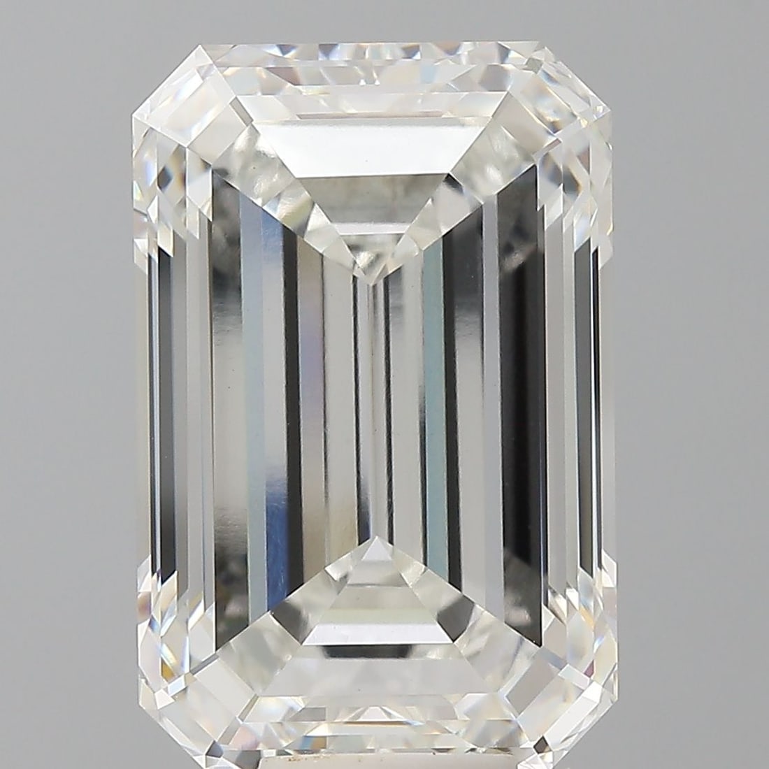 Loose Diamond - EMERALD 11.59ct F VS1: Loose Diamond - EMERALD 11.59ct F VS1 Source: This is a real non-mined Diamond that has been grown in a lab Shape: EMERALD Carats: 11.59 Color: F Clarity: VS1 Certification: IGI Video: