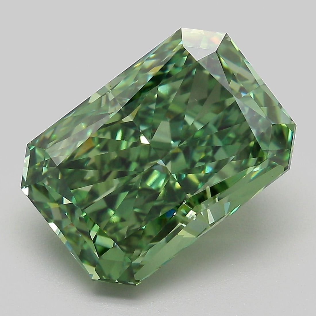 Loose Diamond - RADIANT 7.5ct Fancy Vivid Green VS1: Loose Diamond - RADIANT 7.5ct Fancy Vivid Green VS1 Source: This is a real non-mined Diamond that has been grown in a lab Shape: RADIANT Carats: 7.5 Color: Fancy Vivid Green Certification: IGI Video: