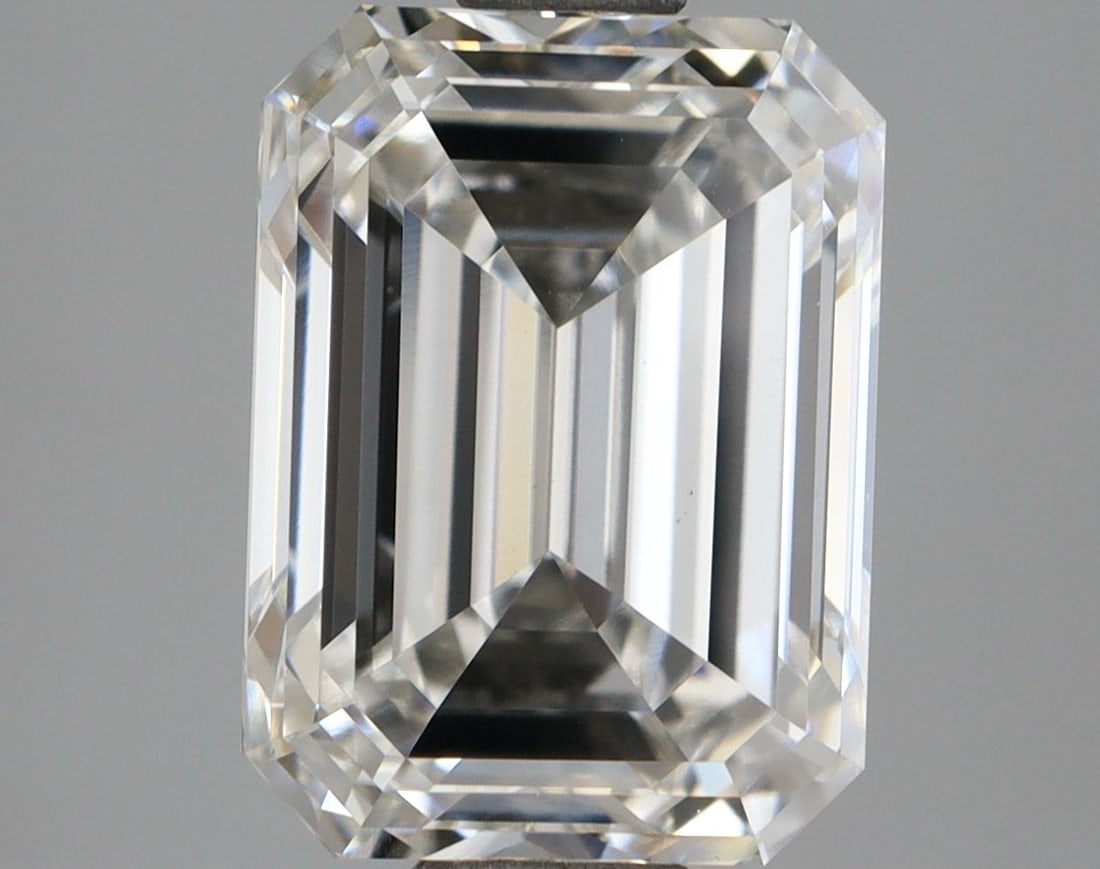 Loose Diamond - EMERALD 3.15ct H VS1: Loose Diamond - EMERALD 3.15ct H VS1 Source: This is a real non-mined Diamond that has been grown in a lab Shape: EMERALD Carats: 3.15 Color: H Clarity: VS1 Certification: NONE Video: