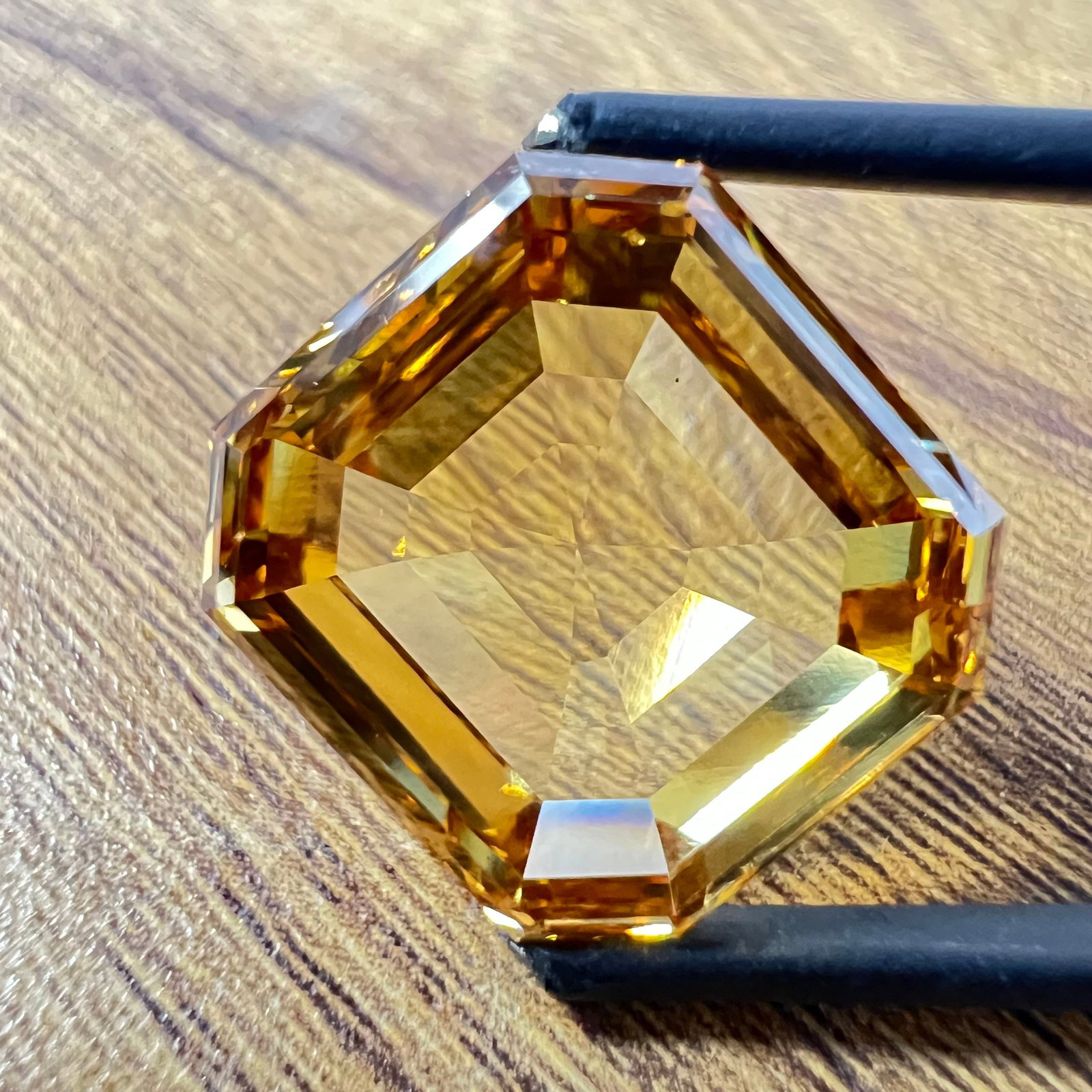 Loose Diamond - ASSCHER 12.52ct Yellow VS1: Loose Diamond - ASSCHER 12.52ct Yellow VS1 Source: This is a real non-mined Diamond that has been grown in a lab Shape: ASSCHER Carats: 12.52 Color: Yellow Certification: NONE PLEASE NOTE: Framed, Lar
