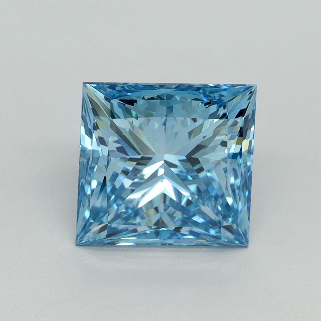 Loose Diamond - PRINCESS 3.09ct Fancy Vivid Blue VVS2: Loose Diamond - PRINCESS 3.09ct Fancy Vivid Blue VVS2 Source: This is a real non-mined Diamond that has been grown in a lab Shape: PRINCESS Carats: 3.09 Color: Fancy Vivid Blue Certification: IGI Vide