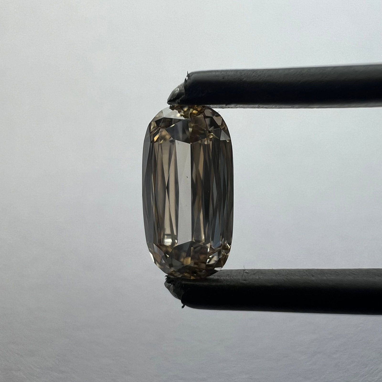 Loose Diamond - CUSHION BRILLIANT 0.84ct Brown VS1: Loose Diamond - CUSHION BRILLIANT 0.84ct Brown VS1 Source: This is a real non-mined Diamond that has been grown in a lab Shape: CUSHION BRILLIANT Carats: 0.84 Color: Brown Certification: NONE PLEASE N