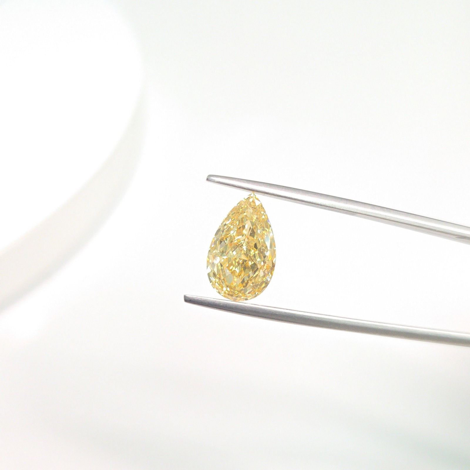 Loose Diamond - PEAR 3.23ct Fancy Vivid Yellow SI1: Loose Diamond - PEAR 3.23ct Fancy Vivid Yellow SI1 Source: This is a real non-mined Diamond that has been grown in a lab Shape: PEAR Carats: 3.23 Color: Fancy Vivid Yellow Certification: IGI Video: