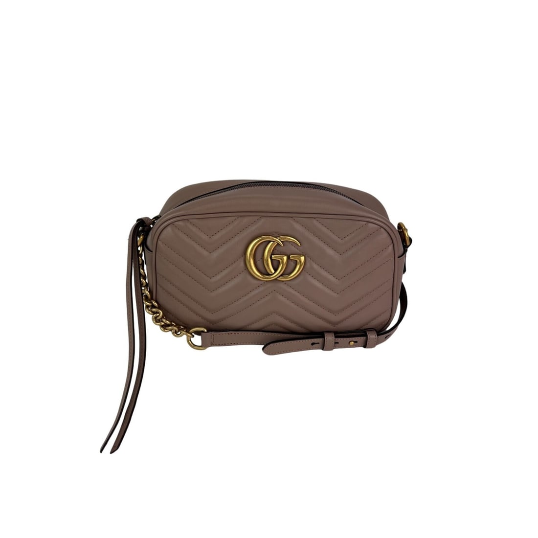 Gucci GG Marmont Small Beige Matelasse Leather Crossbody Bag with Gold Chain: Gucci GG Marmont Small Beige Matelasse Leather Crossbody Bag with Gold Chain Elevate your style with the Gucci GG Marmont Small Chain Crossbody Bag, a perfect blend of luxury and functionality. Crafte