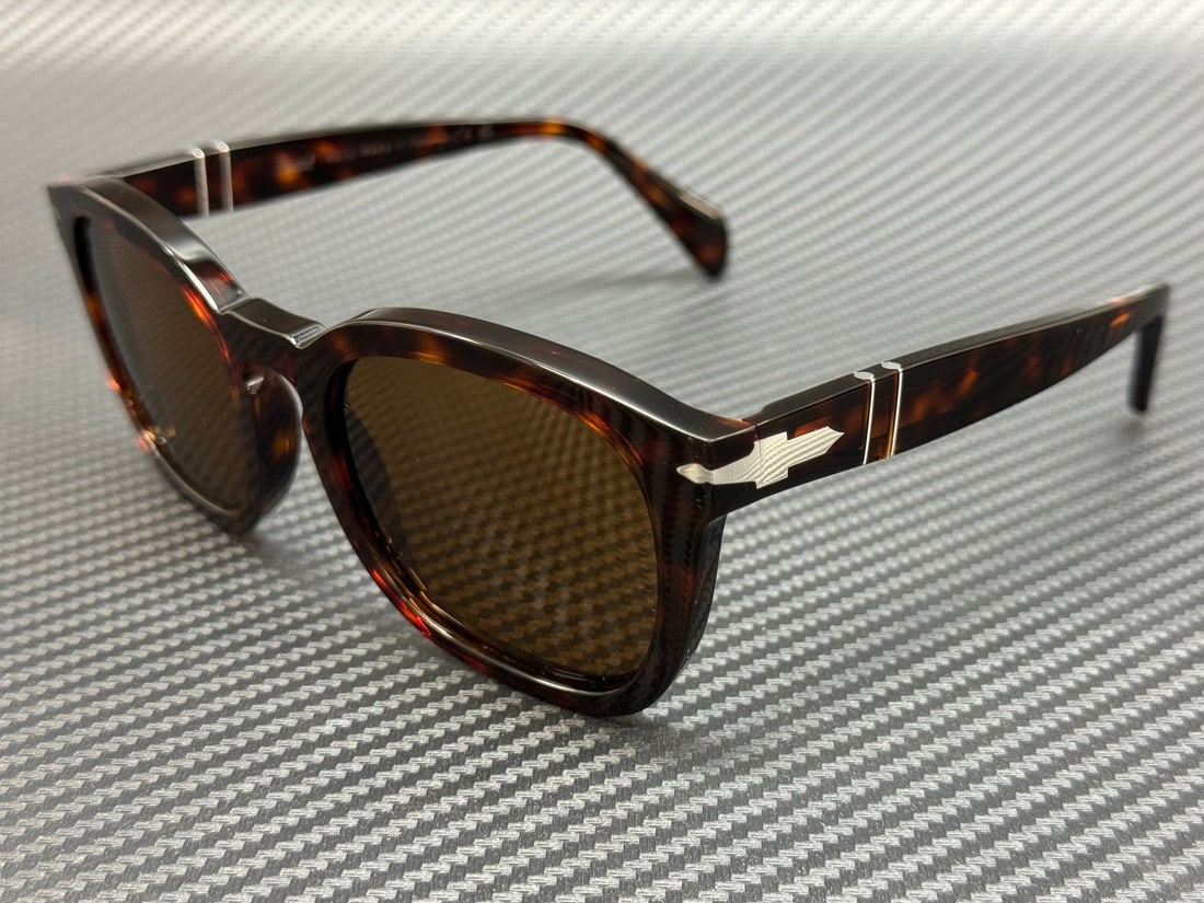 Persol PO0082S 24 33 Havana Brown Unisex Sunglasses with Authenticity Certificate: Persol PO0082S 24 33 Havana Brown Unisex Sunglasses with Authenticity Certificate Elevate your style with the PERSOL PO0082S 24 33 sunglasses, featuring a sophisticated Havana brown frame perfect for
