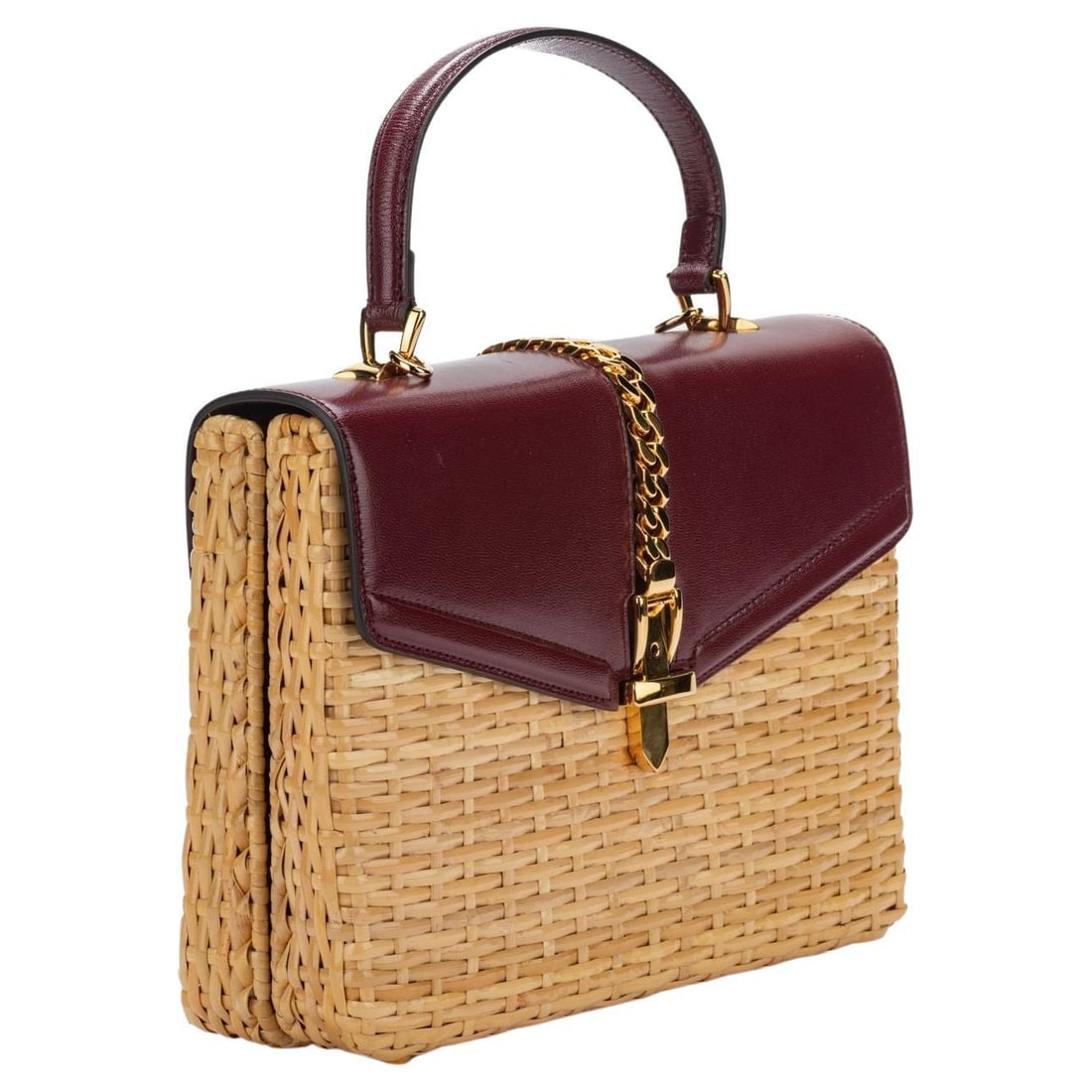 Gucci Burgundy Leather Wicker Sylvie Shoulder Bag New Italy: Gucci Burgundy Leather Wicker Sylvie Shoulder Bag New Italy Introducing the Gucci Burgundy Leather Wicker Sylvie Shoulder Bag, a stunning blend of luxury and practicality. This exquisite bag features