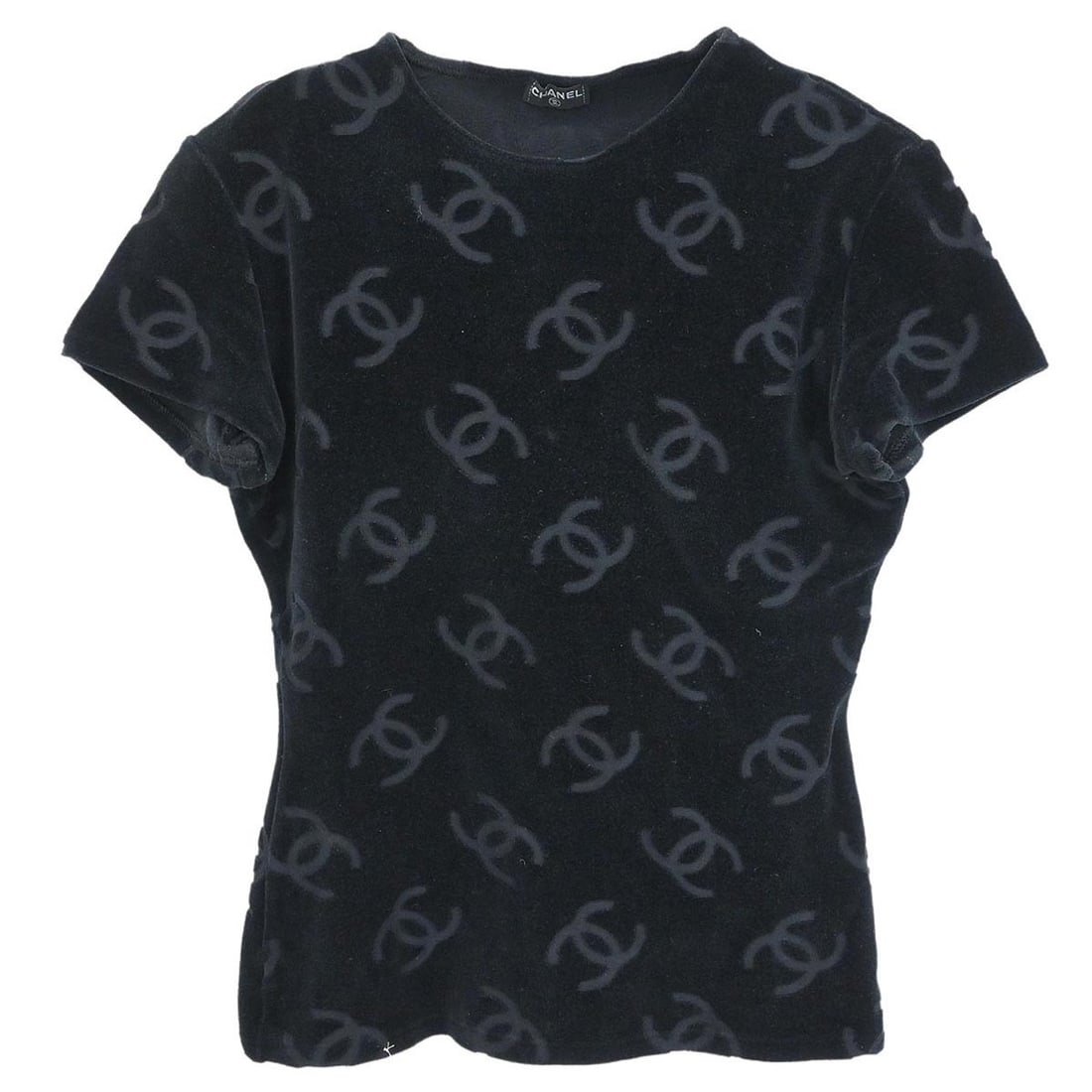 Chanel Black Vintage Cotton Blend Short Sleeve Top Size 40: Chanel Black Vintage Cotton Blend Short Sleeve Top Size 40 This vintage Chanel short sleeve top features a classic regular fit and is crafted from a blend of 85% cotton, 13.5% nylon, and 1.5% spandex.