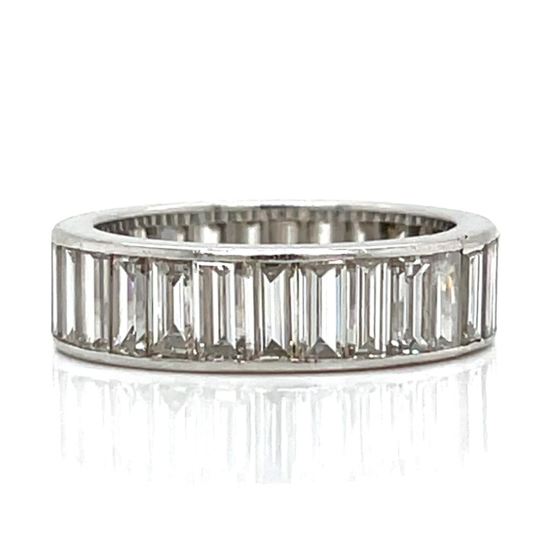 Platinum Diamond Baguette Eternity Band with 7.00 Carats Art Deco Style: Platinum Diamond Baguette Eternity Band with 7.00 Carats Art Deco Style This Art Deco platinum eternity band features 29 baguette diamonds with a total approximate weight of 7.00 carats, displaying H-