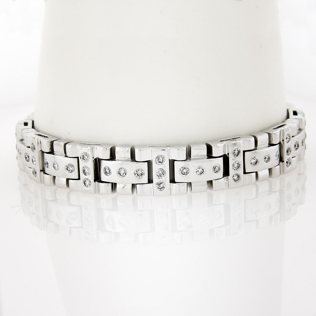 Men's Unbranded 14k White Gold Diamond Link Bracelet 2.40ctw: Men's Unbranded 14k White Gold Diamond Link Bracelet 2.40ctw This stunning men's bracelet features a solid 14k white gold construction, showcasing a total of 78 natural genuine round brilliant cut dia