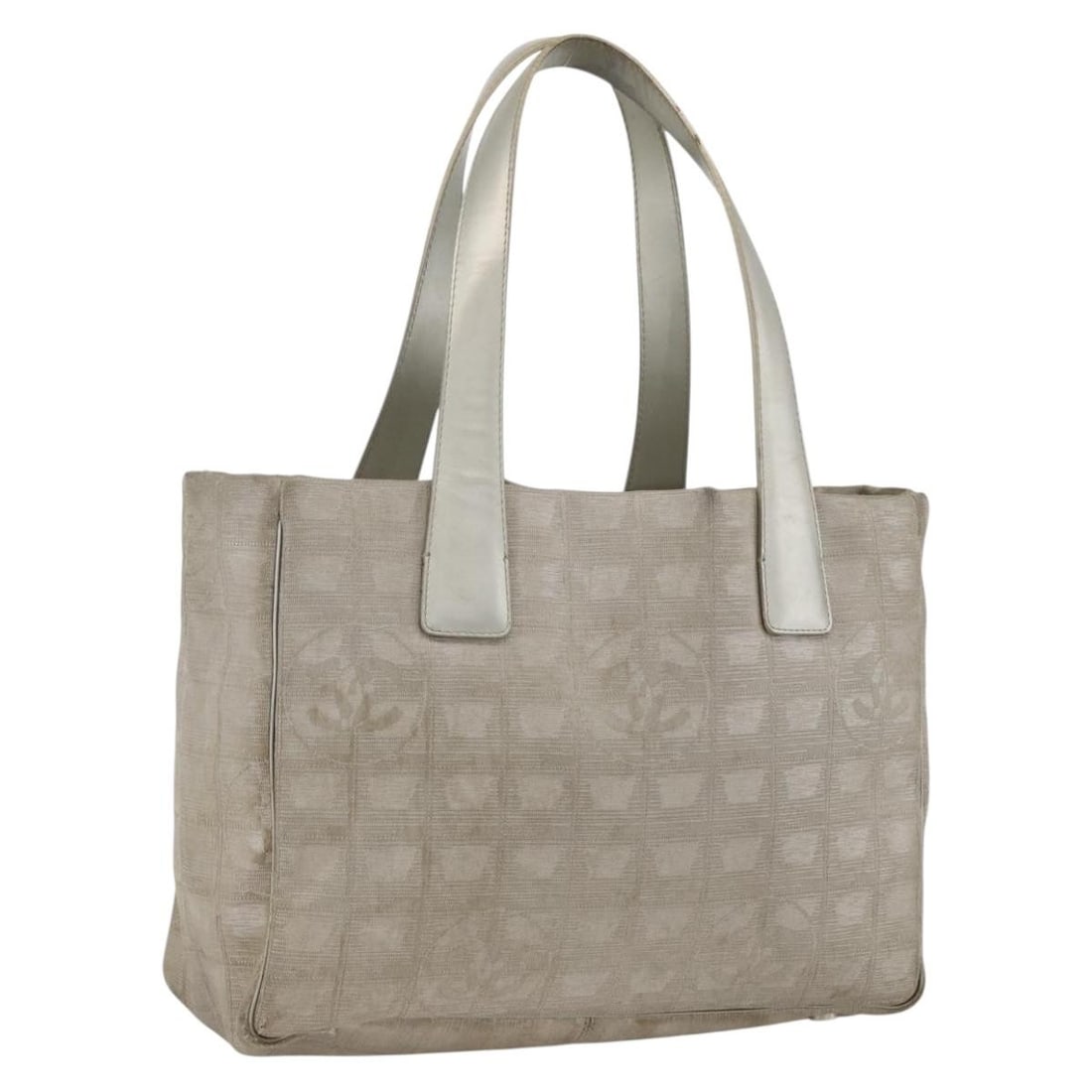 Beige Nylon Handbag CHANEL New Travel Line CC Logo Italy: Beige Nylon Handbag CHANEL New Travel Line CC Logo Italy This CHANEL Travel Line hand bag is crafted from beige nylon and features the iconic CC motif. Designed for women, the bag offers a spacious in