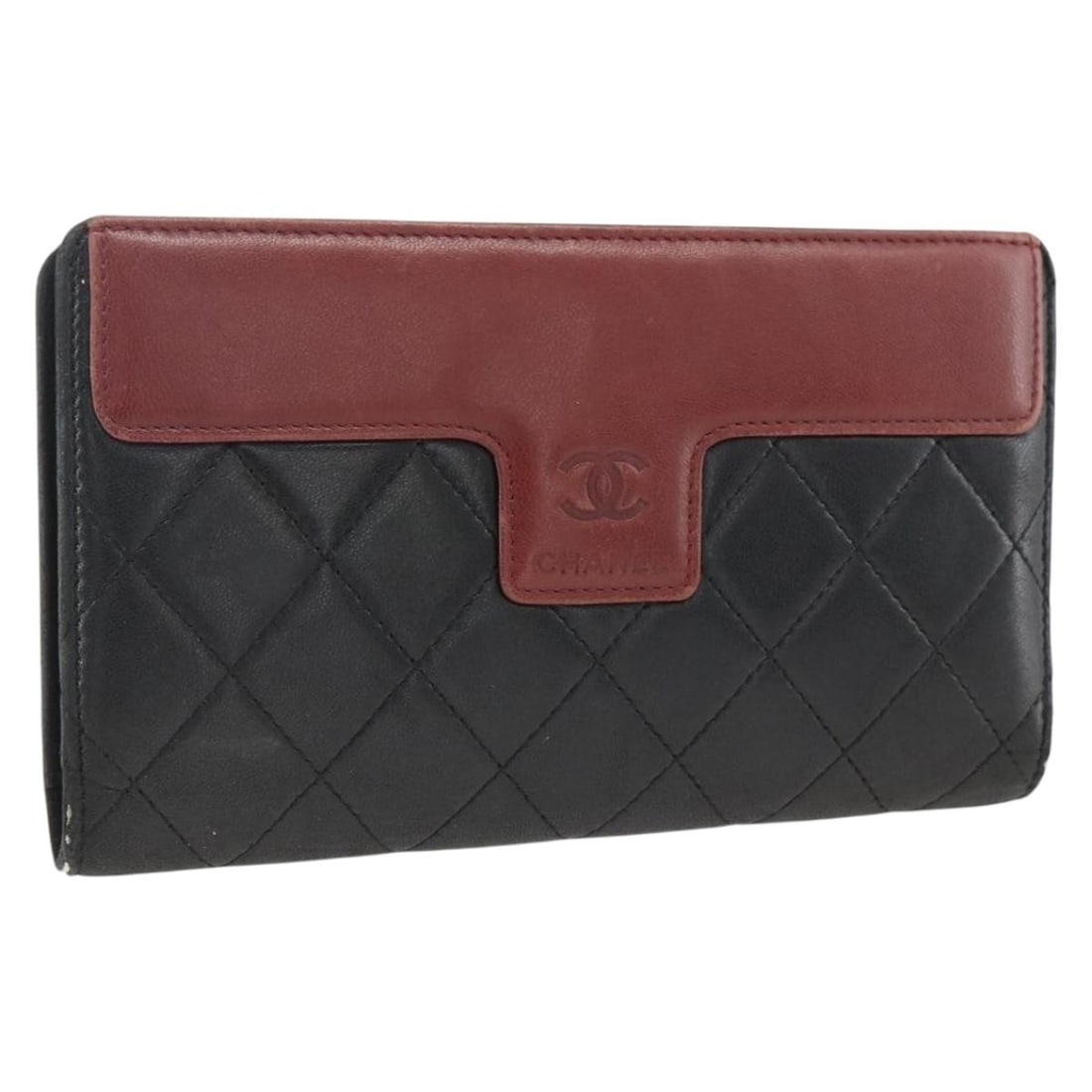 Chanel Black Matelasse Lambskin Long Wallet with Silver CC Logo: Chanel Black Matelasse Lambskin Long Wallet with Silver CC Logo This CHANEL Matelasse long wallet is crafted from black lambskin leather and features a silver-tone CC logo. Designed for women, it offe