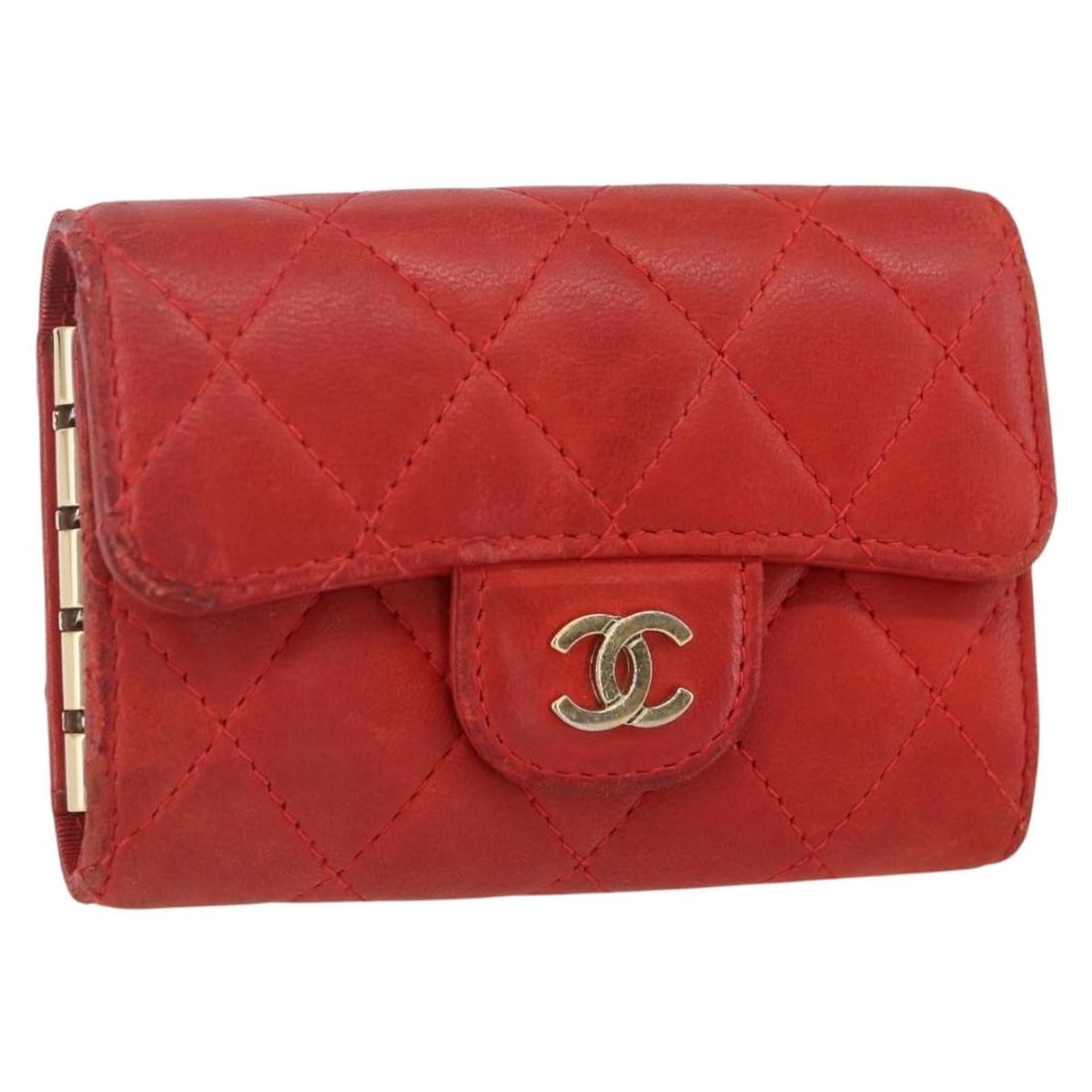 CHANEL Red Gold Lamb Skin Matelasse Key Case Italy Auth 155782: CHANEL Red Gold Lamb Skin Matelasse Key Case Italy Auth 155782 This authentic CHANEL key case features a luxurious lambskin material in a vibrant red with gold accents. The compact design is perfect f