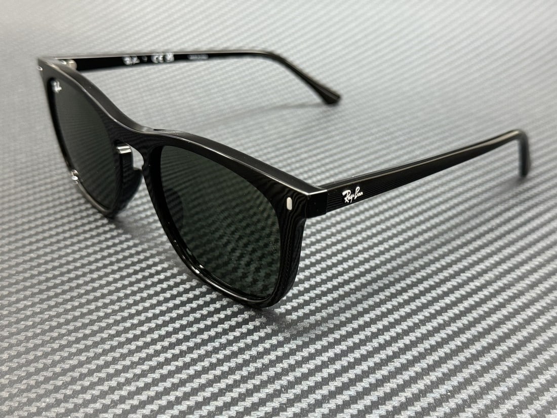 Ray-Ban RB2210 901 31 Black Green Unisex Sunglasses with Authenticity Certificate: Ray-Ban RB2210 901 31 Black Green Unisex Sunglasses with Authenticity Certificate Introducing the stylish Ray-Ban RB2210 901 31 sunglasses, perfect for any unisex wearer. Featuring a sleek black frame