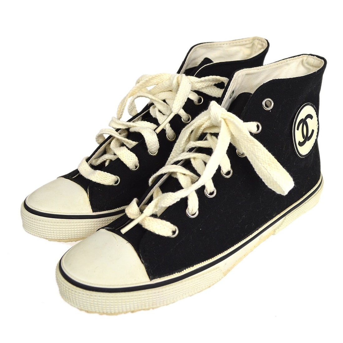 Chanel High Top Sneakers CC Logo Black White A01852 Size 38: Chanel High Top Sneakers CC Logo Black White A01852 Size 38 Elevate your sneaker game with these Chanel High Cut Sneakers. Designed in classic black and white, these athletic shoes feature a high-top