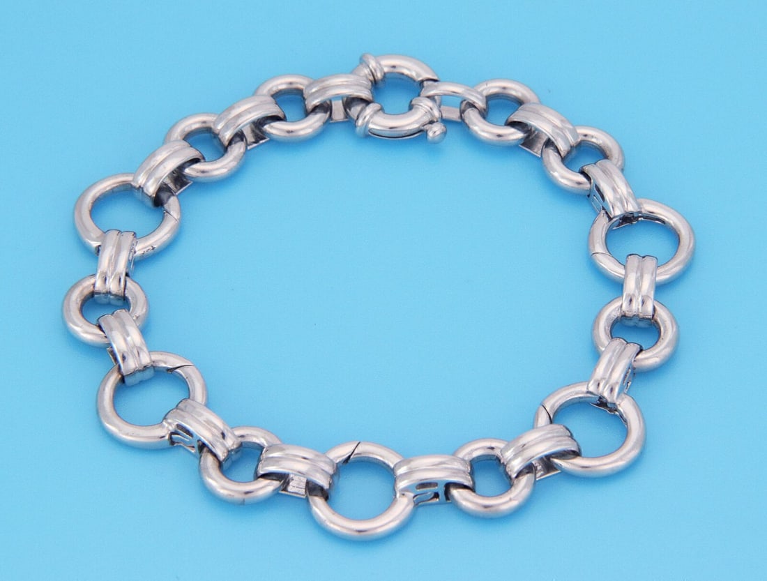 18k White Gold Bracelet by Aaron Basha Double Bar Open Link Design: 18k White Gold Bracelet by Aaron Basha Double Bar Open Link Design This Aaron Basha bracelet is crafted from 18k white gold and features a large double bar open link design with a clasp closure. The p
