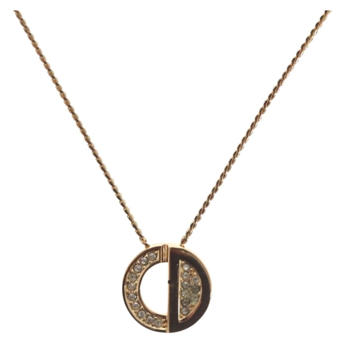 Christian Dior Gold Metal Necklace Authentic BS28769: Christian Dior Gold Metal Necklace Authentic BS28769 This elegant Christian Dior necklace is crafted from high-quality metal with a stunning gold finish. With a total length of approximately 45 cm (17