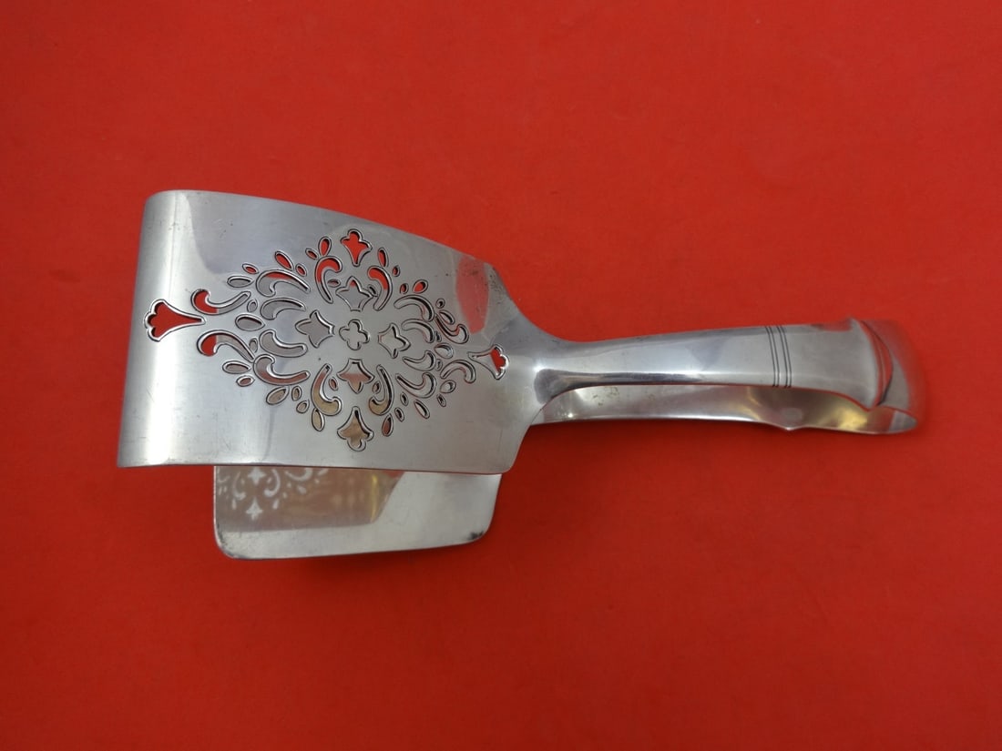 Tiffany & Co. Windham Sterling Silver Asparagus Tong 7 1/2": Tiffany & Co. Windham Sterling Silver Asparagus Tong 7 1/2" Presenting the exquisite Windham Asparagus Tong from Tiffany & Co., crafted in sterling silver. This elegant serving piece, measuring 7 1/2