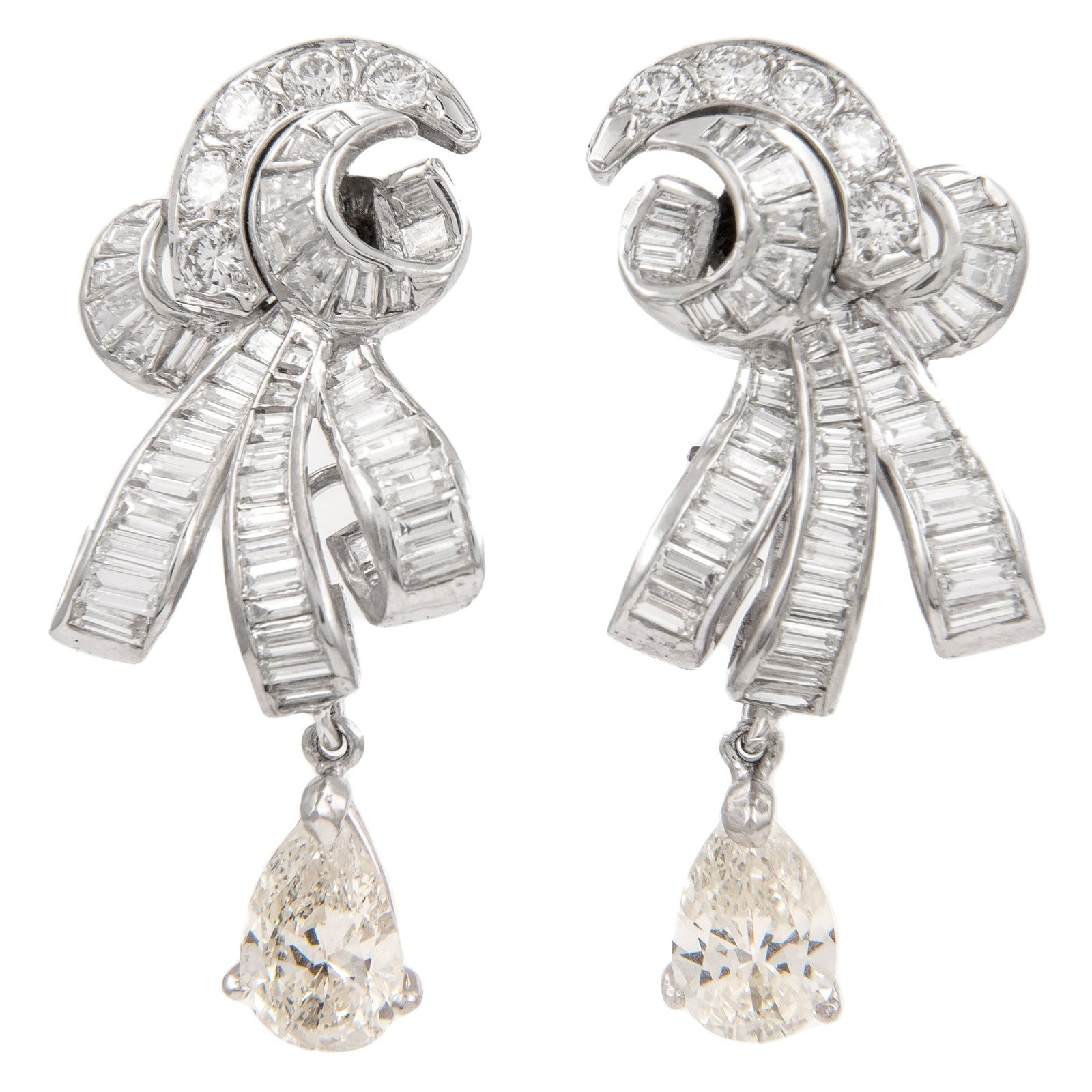 Vintage 7.85ct Contemporary Pear Diamond Drop Earrings in Palladium: Vintage 7.85ct Contemporary Pear Diamond Drop Earrings in Palladium Discover the elegance of these vintage pear diamond drop earrings, crafted from luxurious palladium. Featuring a stunning total diam