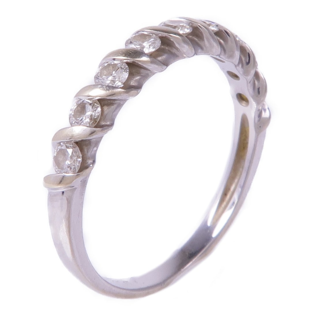 JEWELRY Diamond Ring in 18K White Gold Size 5.25: JEWELRY Diamond Ring in 18K White Gold Size 5.25 This exquisite diamond ring is crafted from 18K white gold, offering a stunning contrast to the clear brilliance of the diamond centerpiece. Designed i