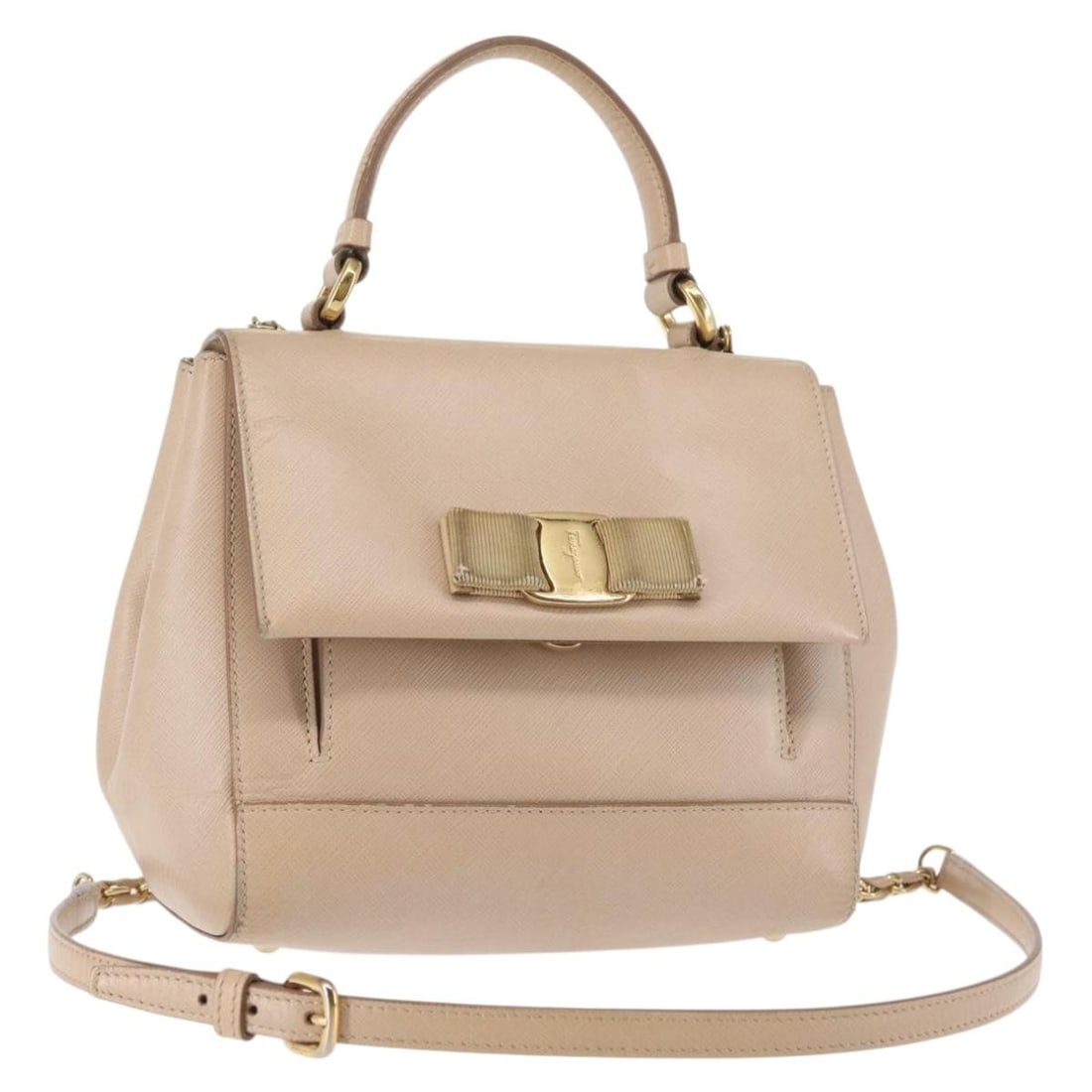 Salvatore Ferragamo Pink Gold Chain Vala Shoulder Bag Leather Authentic: Salvatore Ferragamo Pink Gold Chain Vala Shoulder Bag Leather Authentic This stylish Salvatore Ferragamo Chain Vala Shoulder Bag combines elegant design with practicality. Crafted from high-quality le