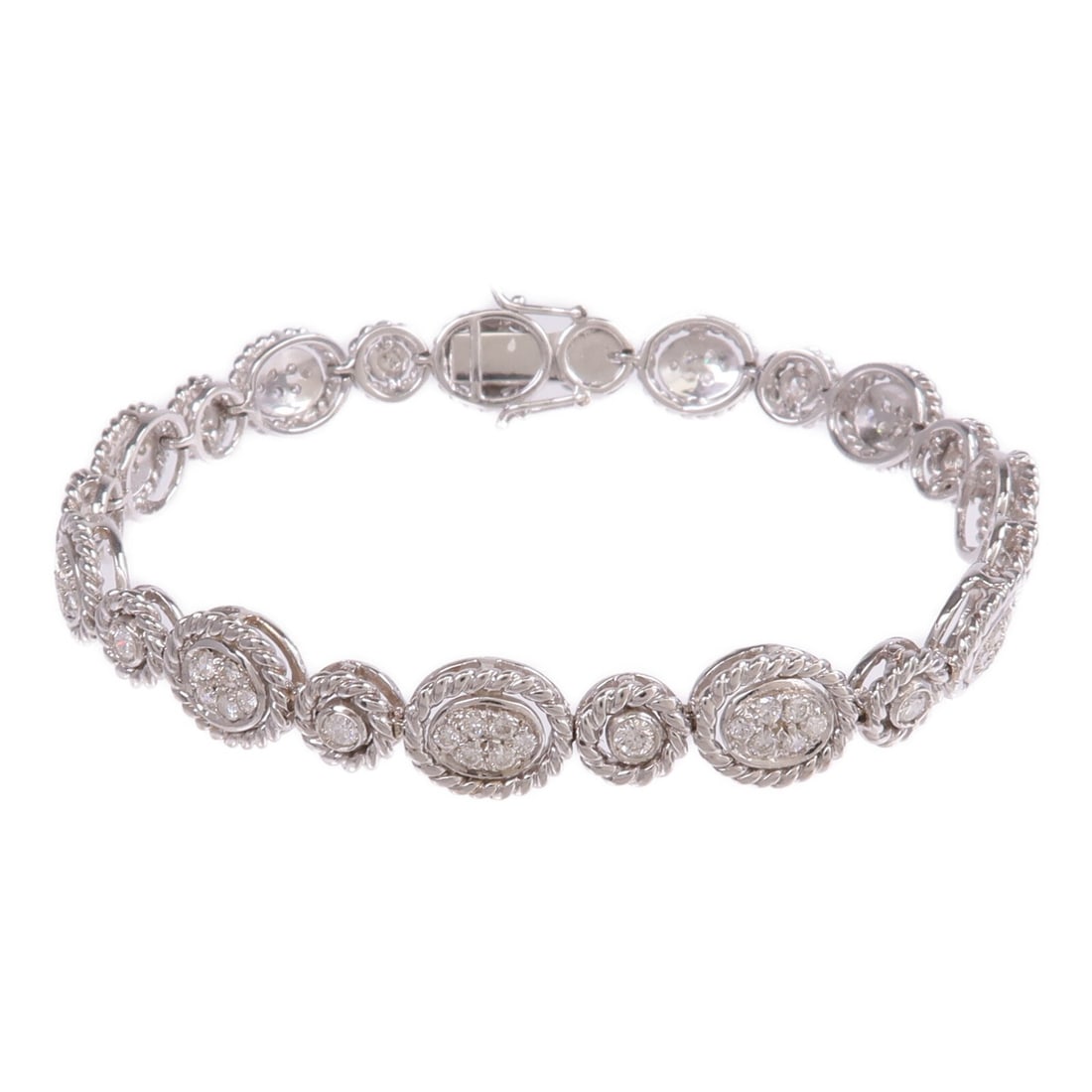 Diamond Tennis Bracelet in 18K White Gold for Women: Diamond Tennis Bracelet in 18K White Gold for Women This women's bracelet features a sophisticated design crafted in 18K white gold and adorned with clear diamonds. It offers a regular size fit and is